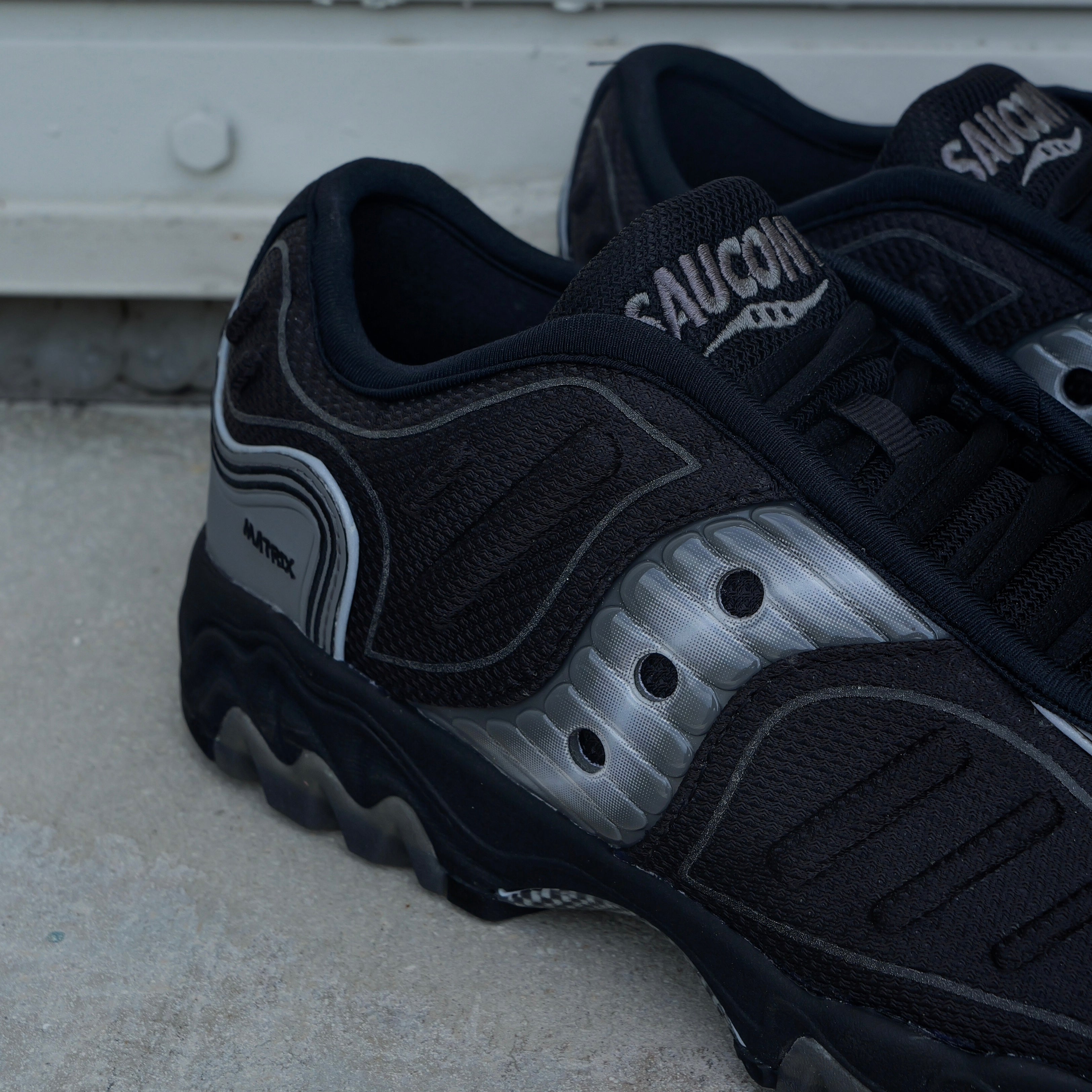 Saucony "Matrix" (Black/Metallic) - Saucony