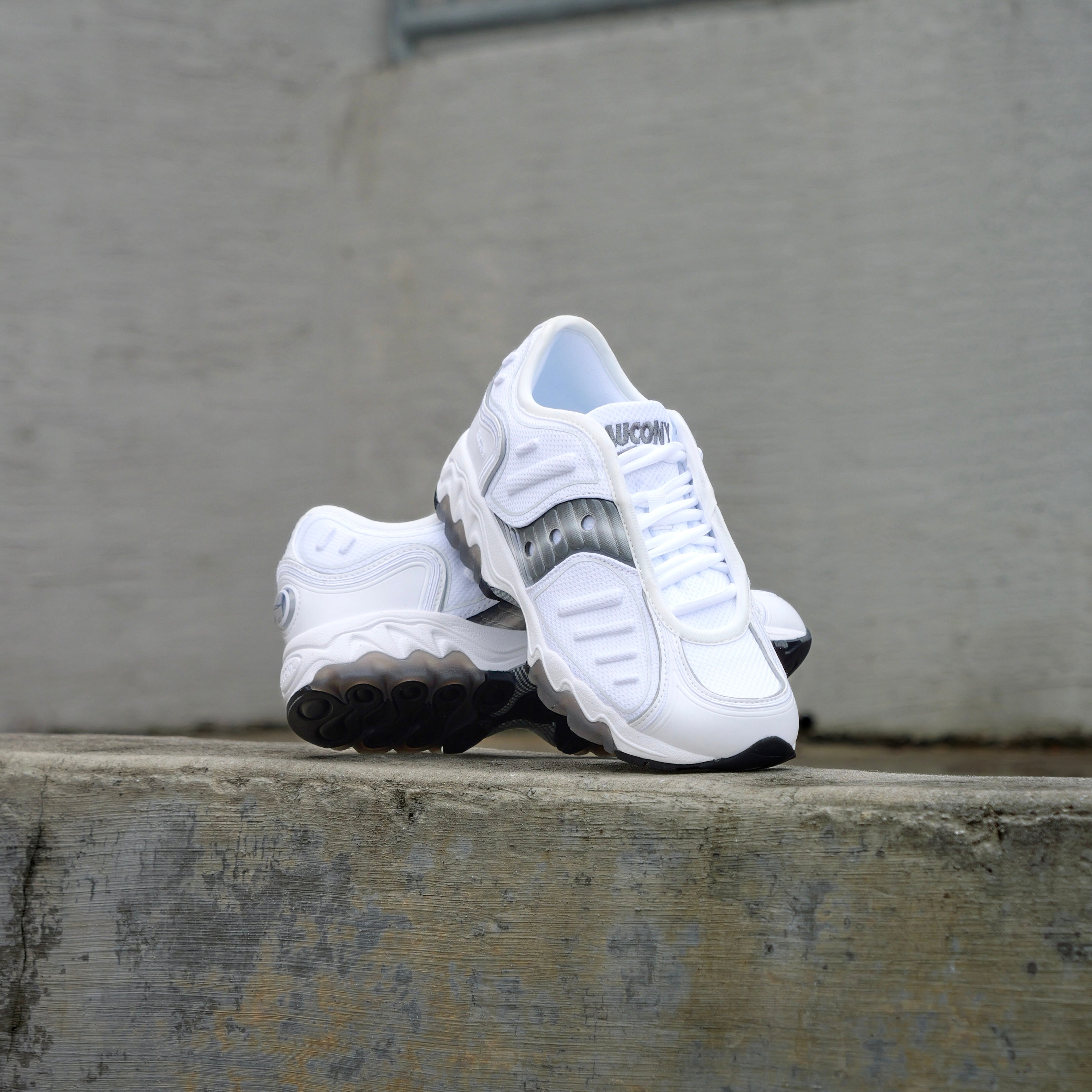 Saucony "Matrix" (White/Metallic) - Saucony