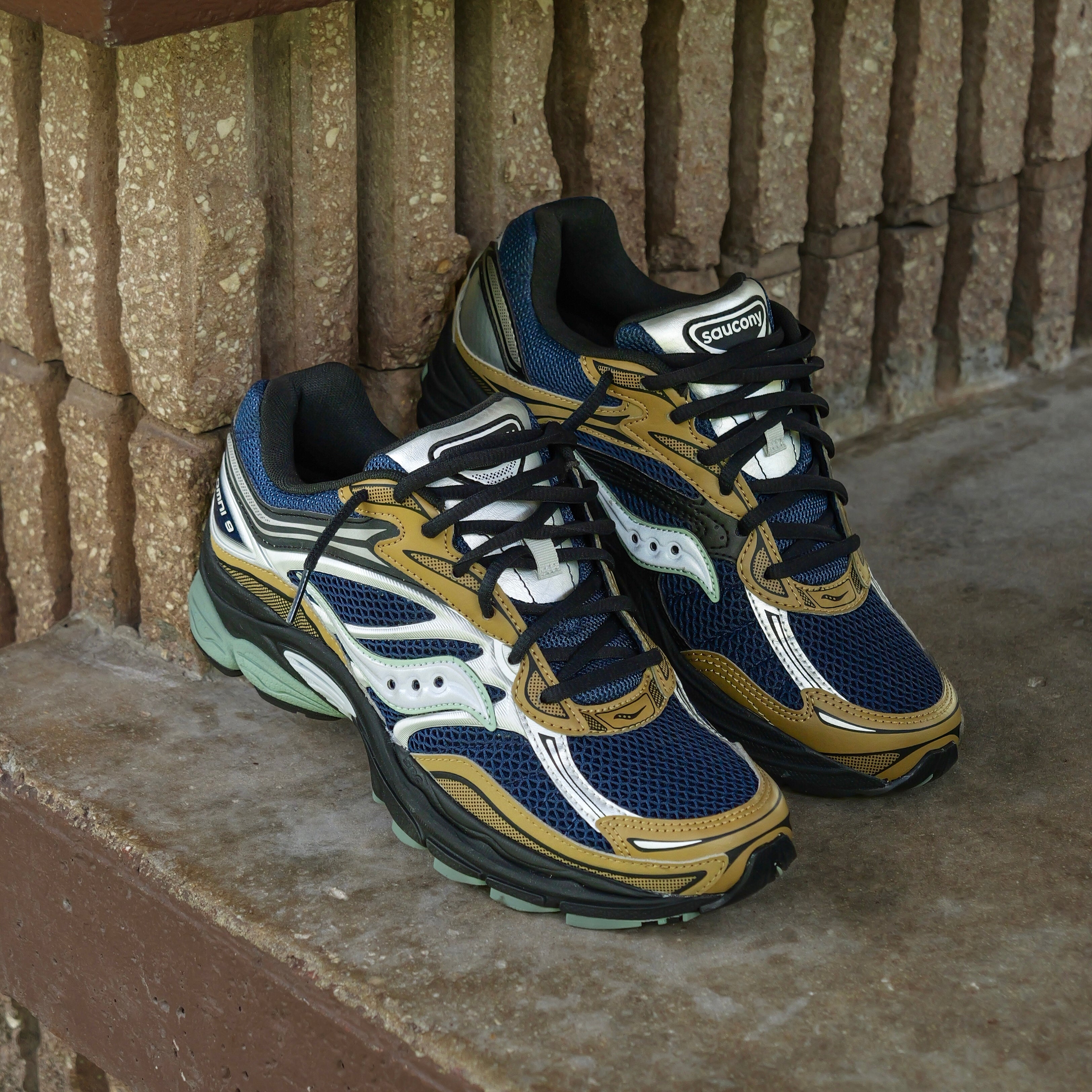 Mens Saucony OG ProGrid Omni 9 (Brown/Navy) - Saucony