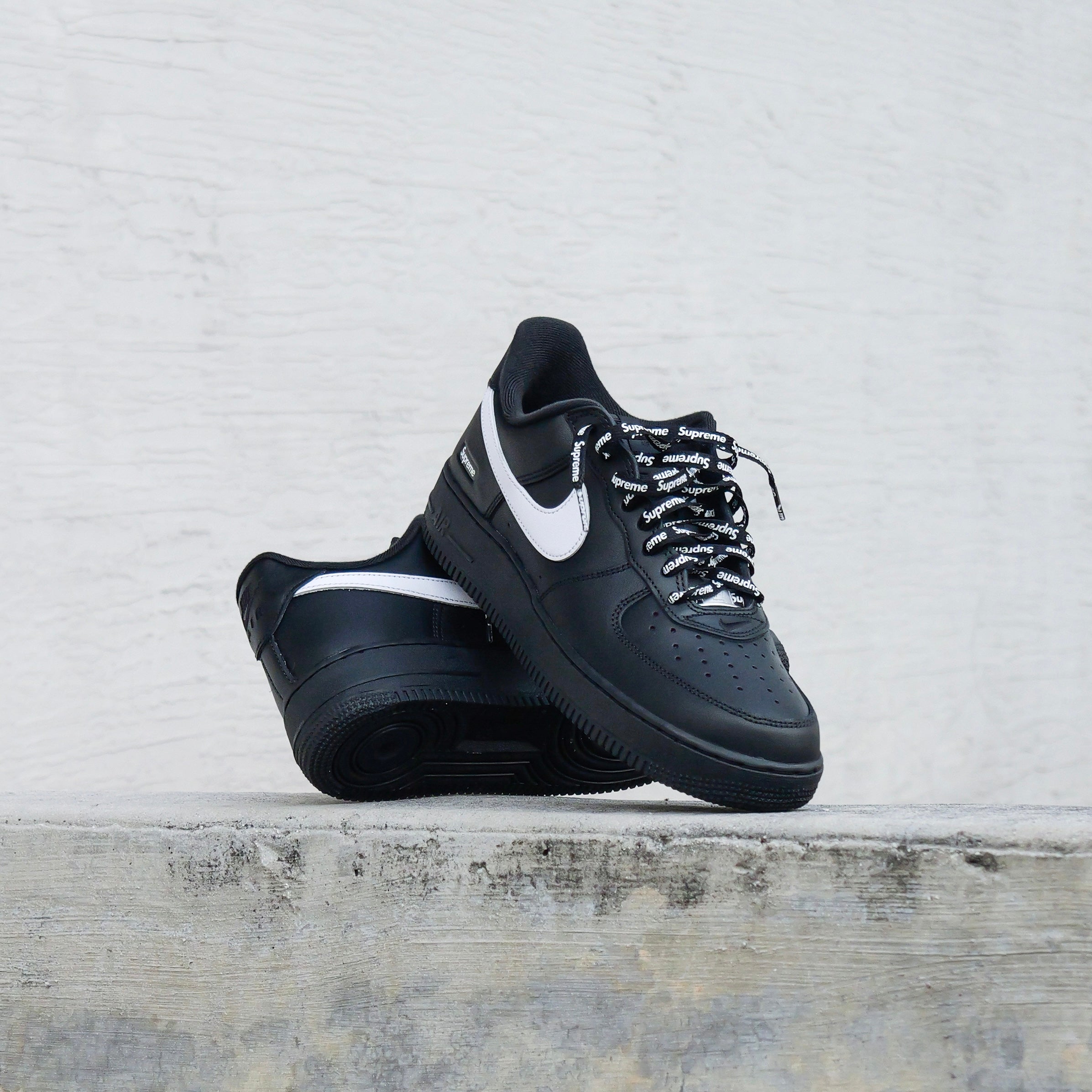 Nike x Supreme Air Force 1 Low SP (Black/White) - Nike