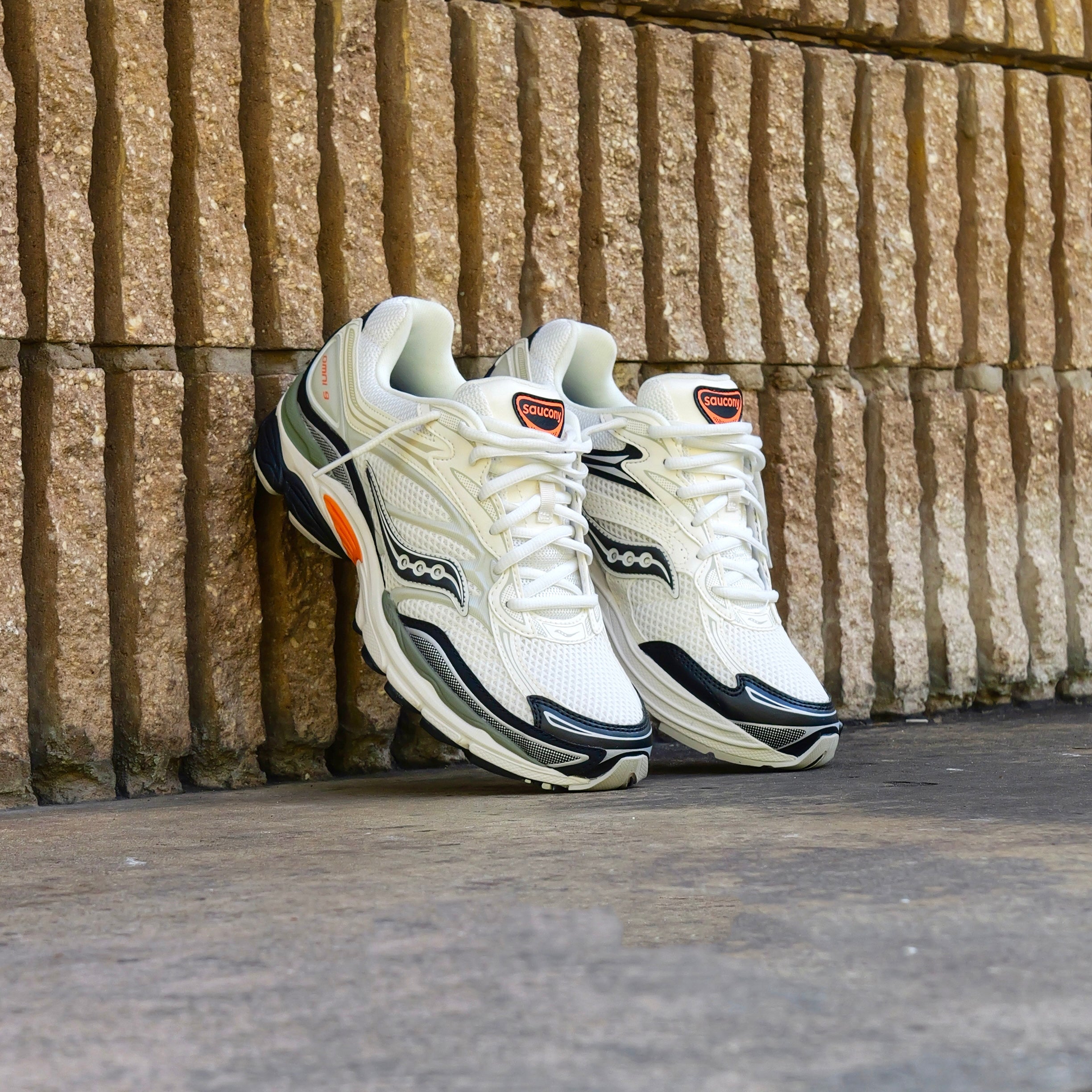 Mens Saucony ProGrid Omni 9 (White/Tumeric)