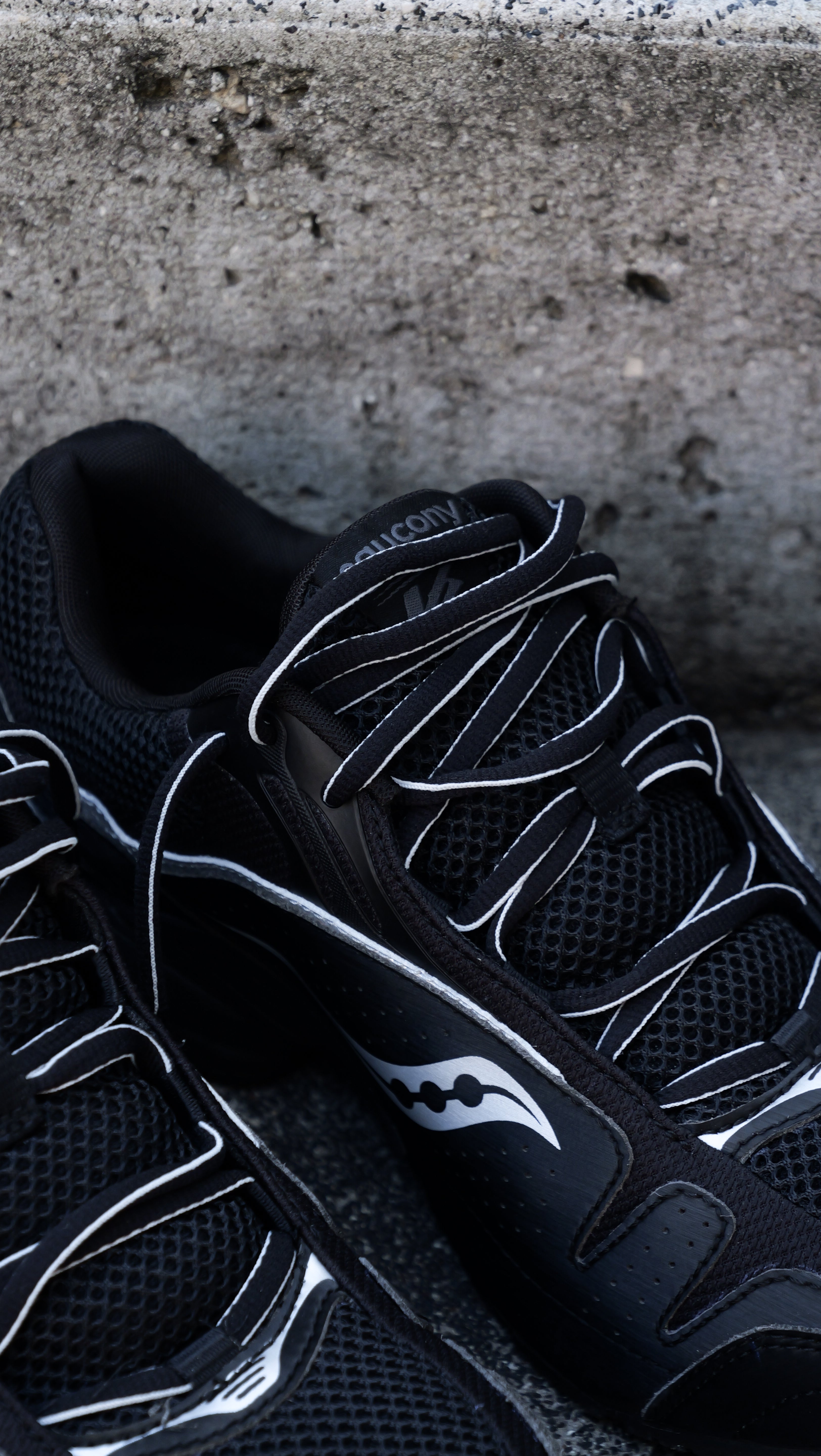 Mens Saucony ProGrid V2 (Black/Silver)