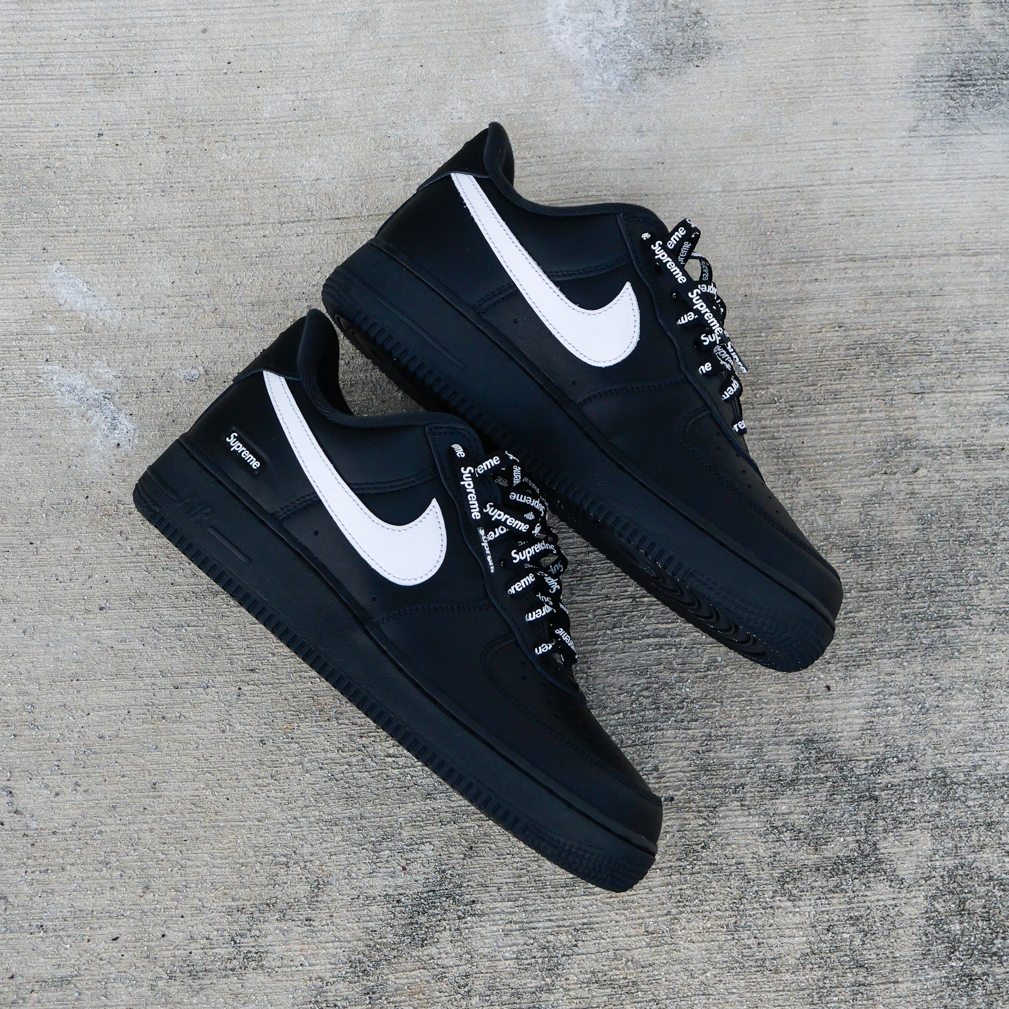 Nike x Supreme Air Force 1 Low SP (Black/White) - Nike