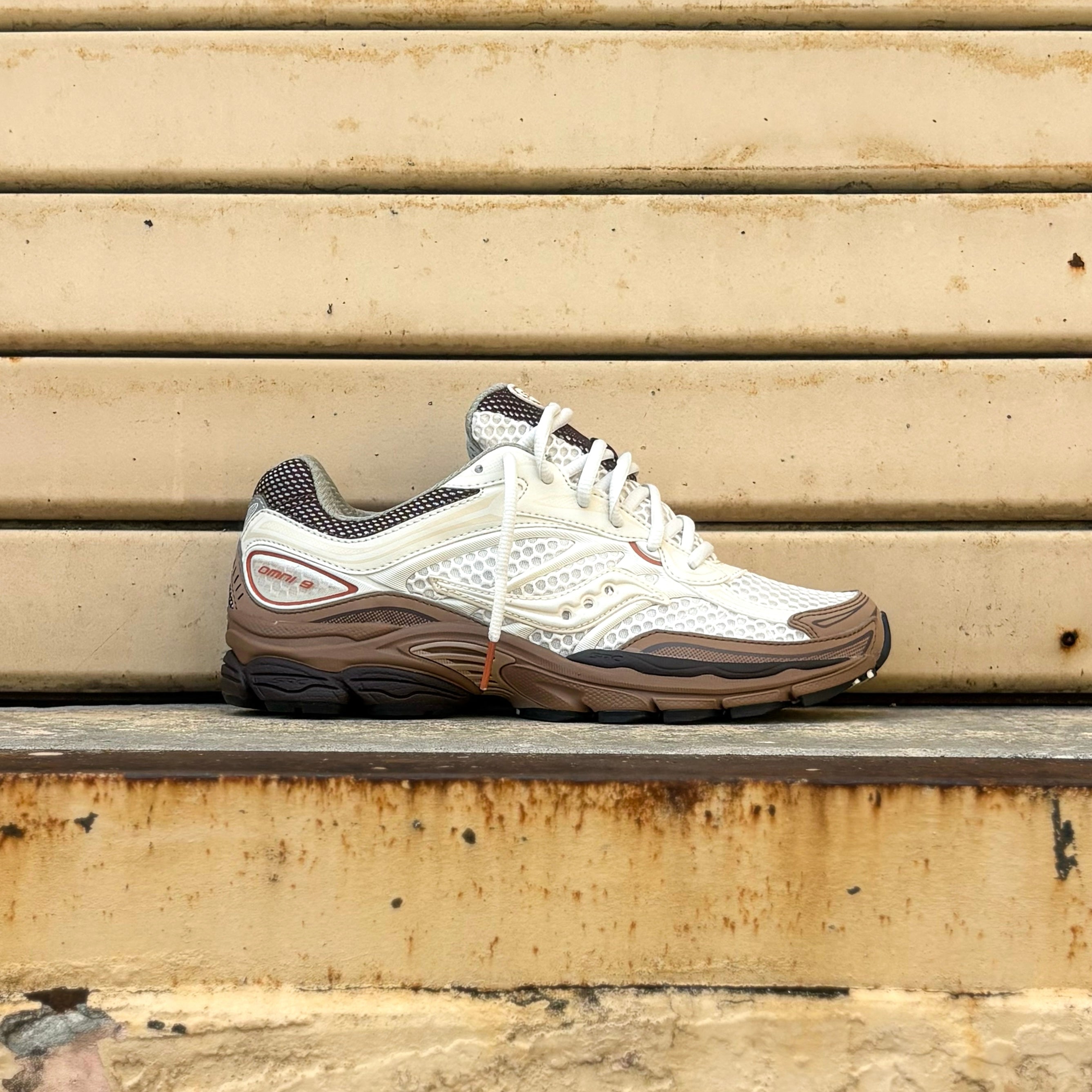 Mens Saucony ProGrid Omni 9 (Almond/Coca)