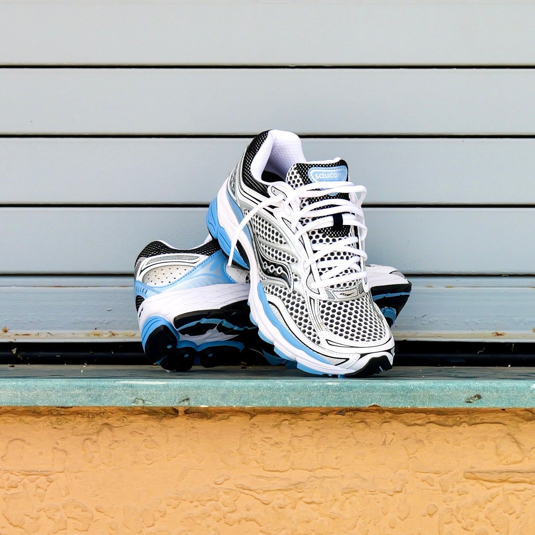 Mens Saucony ProGrid Omni 9 (Blissful/White)