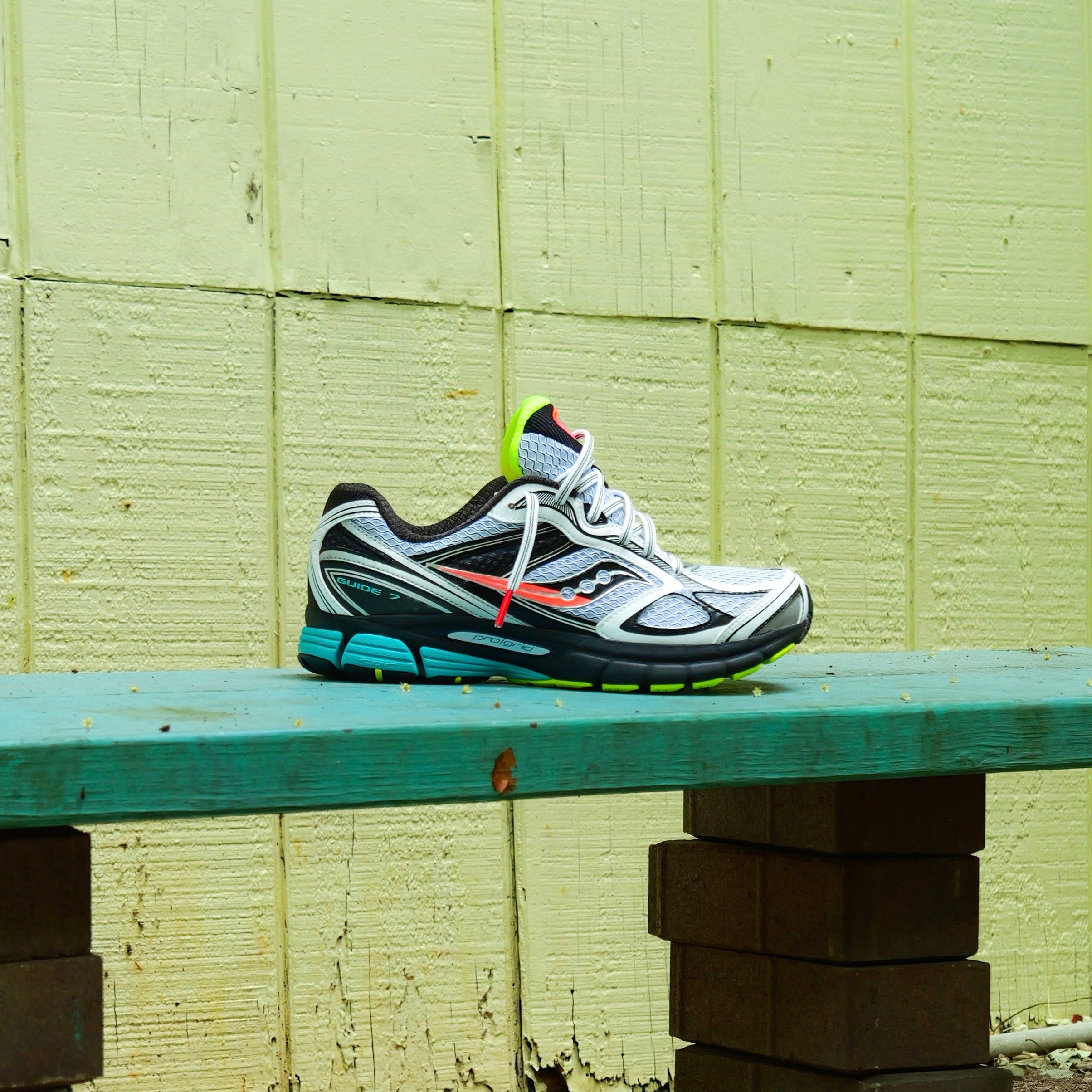 Mens Saucony ProGrid Guide 7 (White/Teal) - Saucony