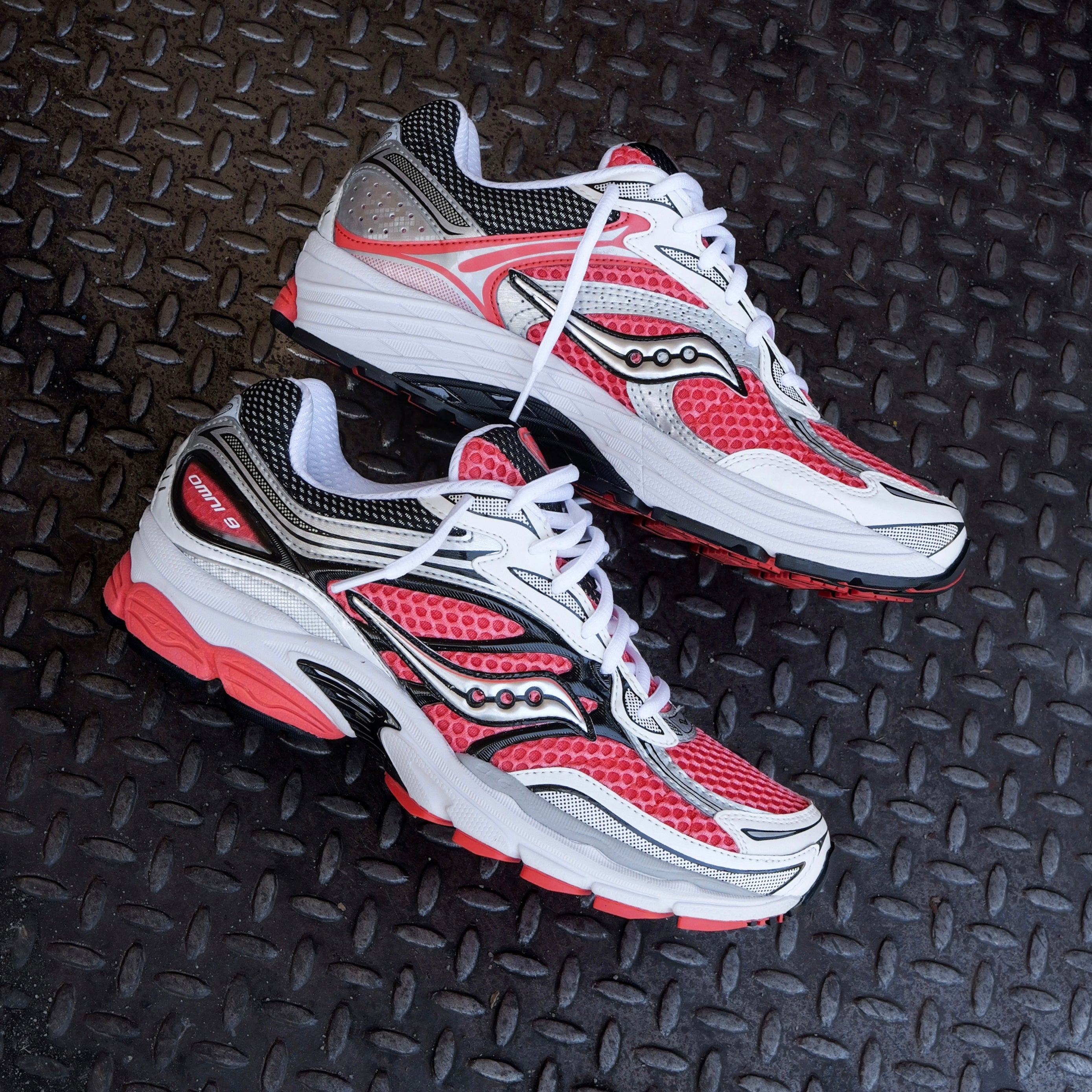 Mens Saucony ProGrid Omni 9 (Silver/Coral) - Saucony