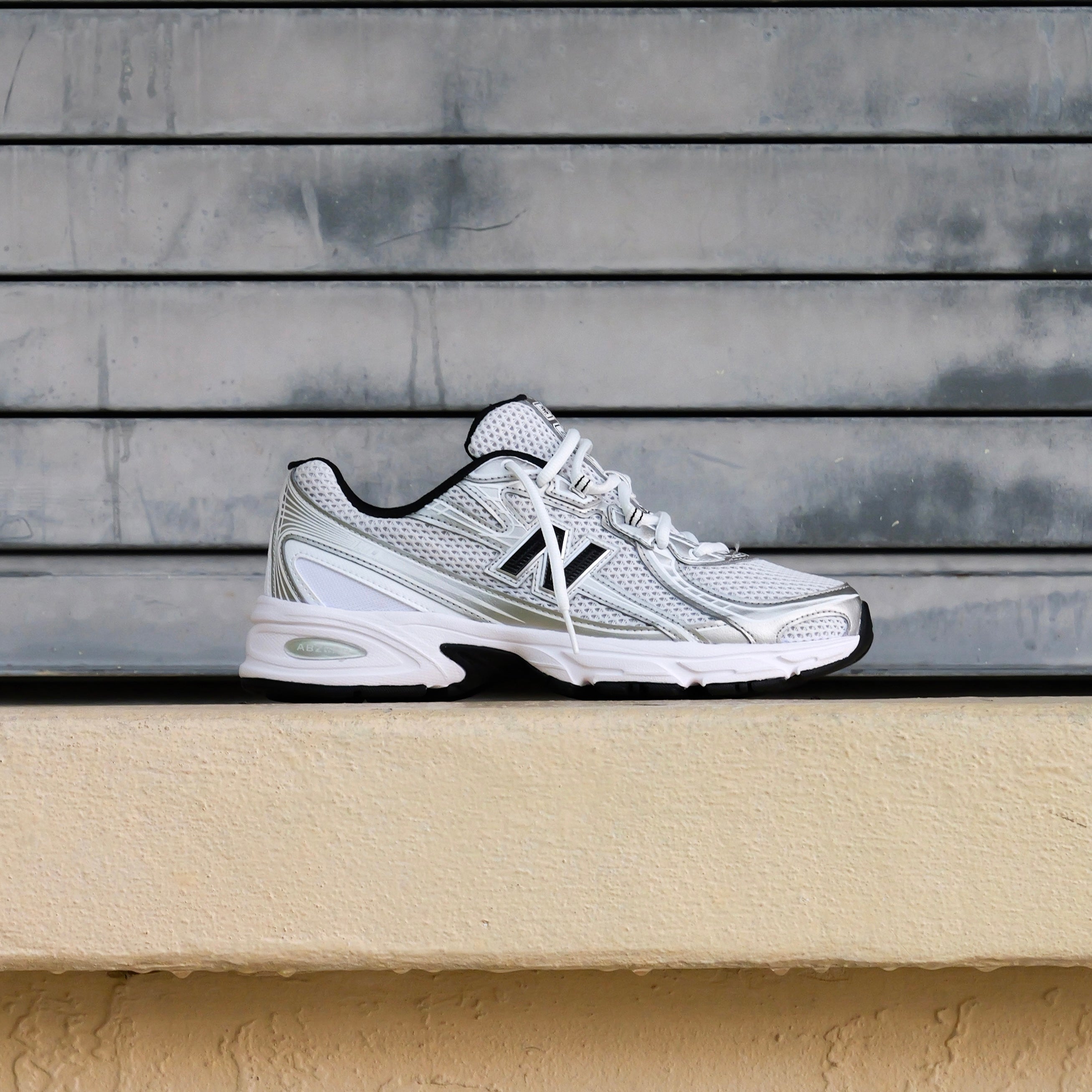 Mens New Balance 740 (White/Silver Metallic/Black) - U740NW2 - New Balance