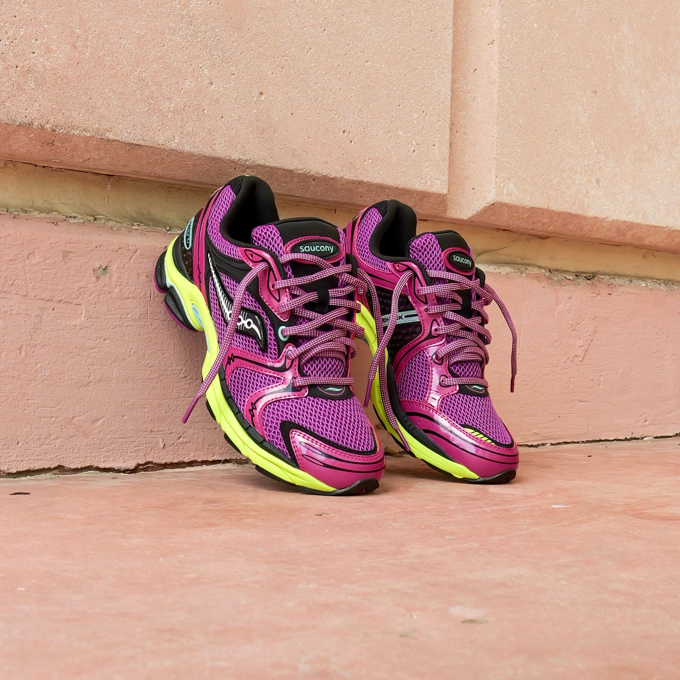 Mens Saucony ProGrid Triumph 4 (Juice)