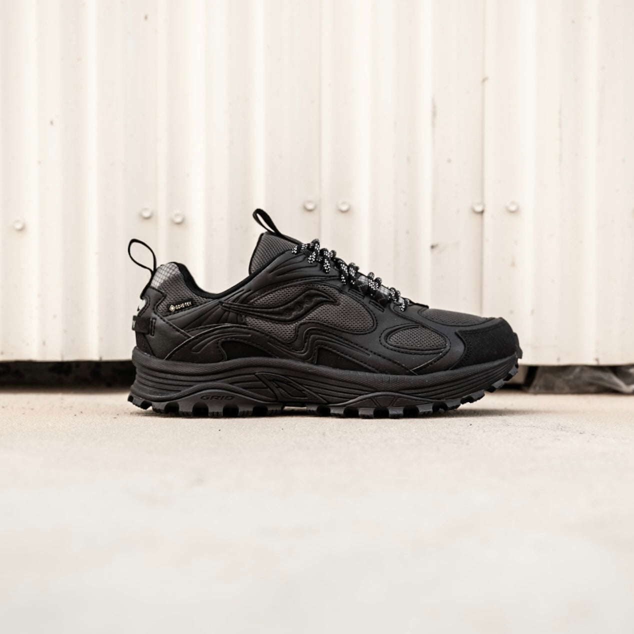 Mens Saucony Grid Aura GTX (Black) - Saucony