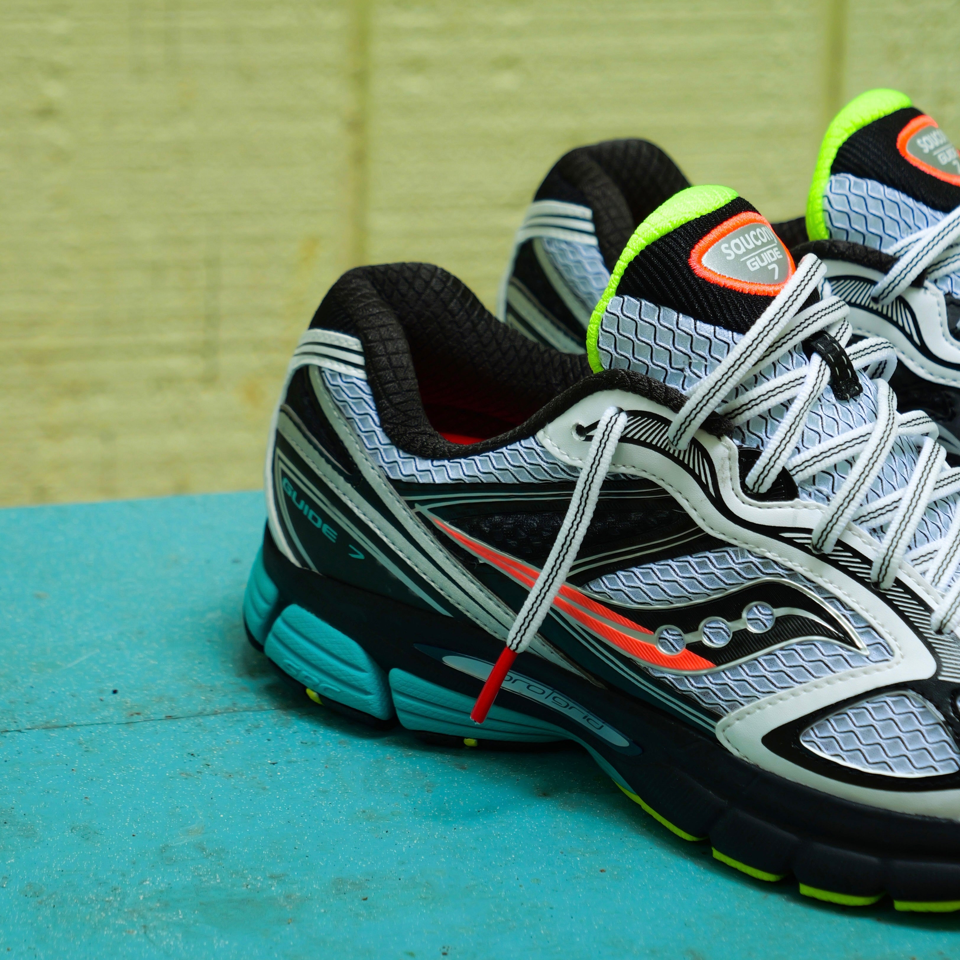 Mens Saucony ProGrid Guide 7 (White/Teal) - Saucony