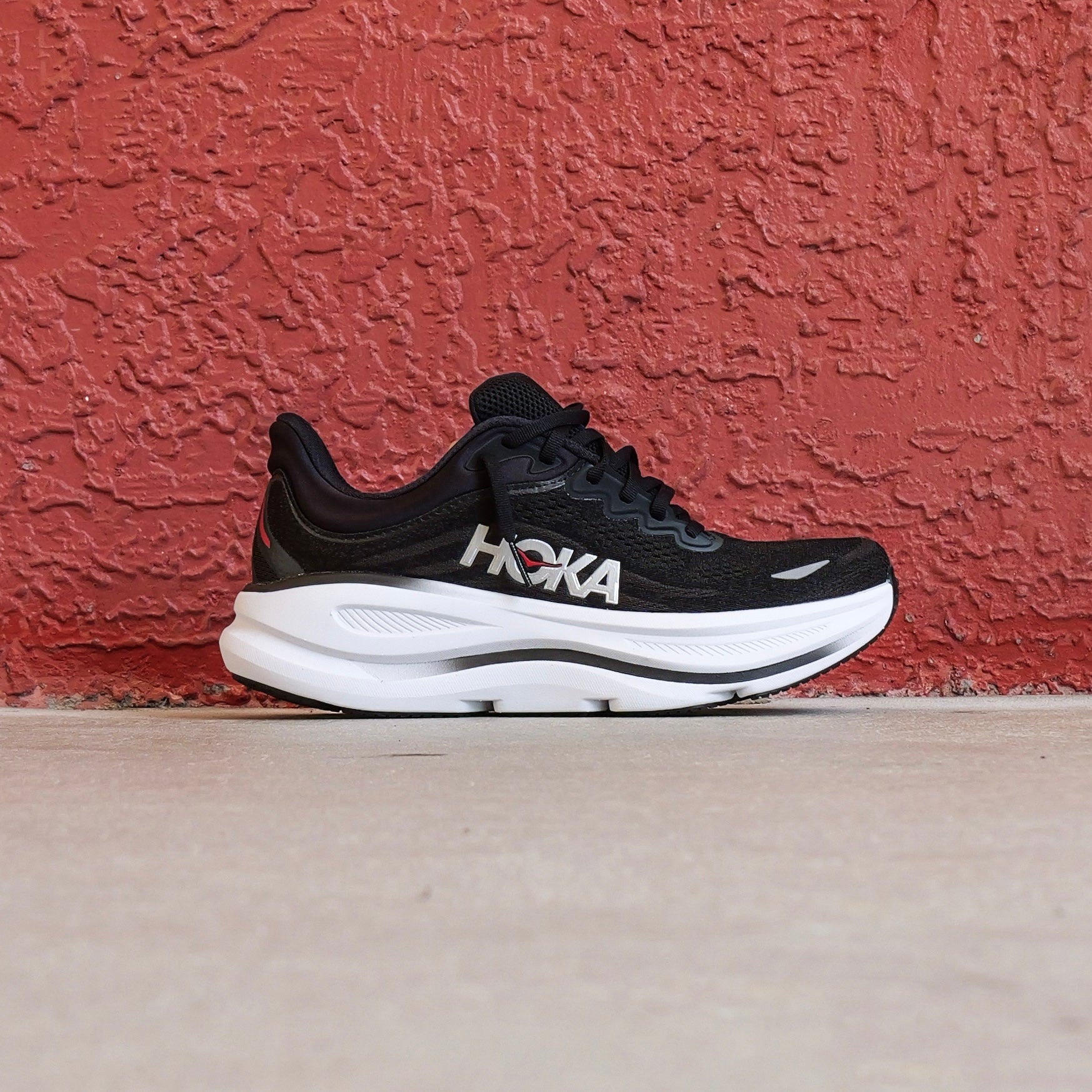 Mens HOKA Bondi 9 (Black/White) - HOKA