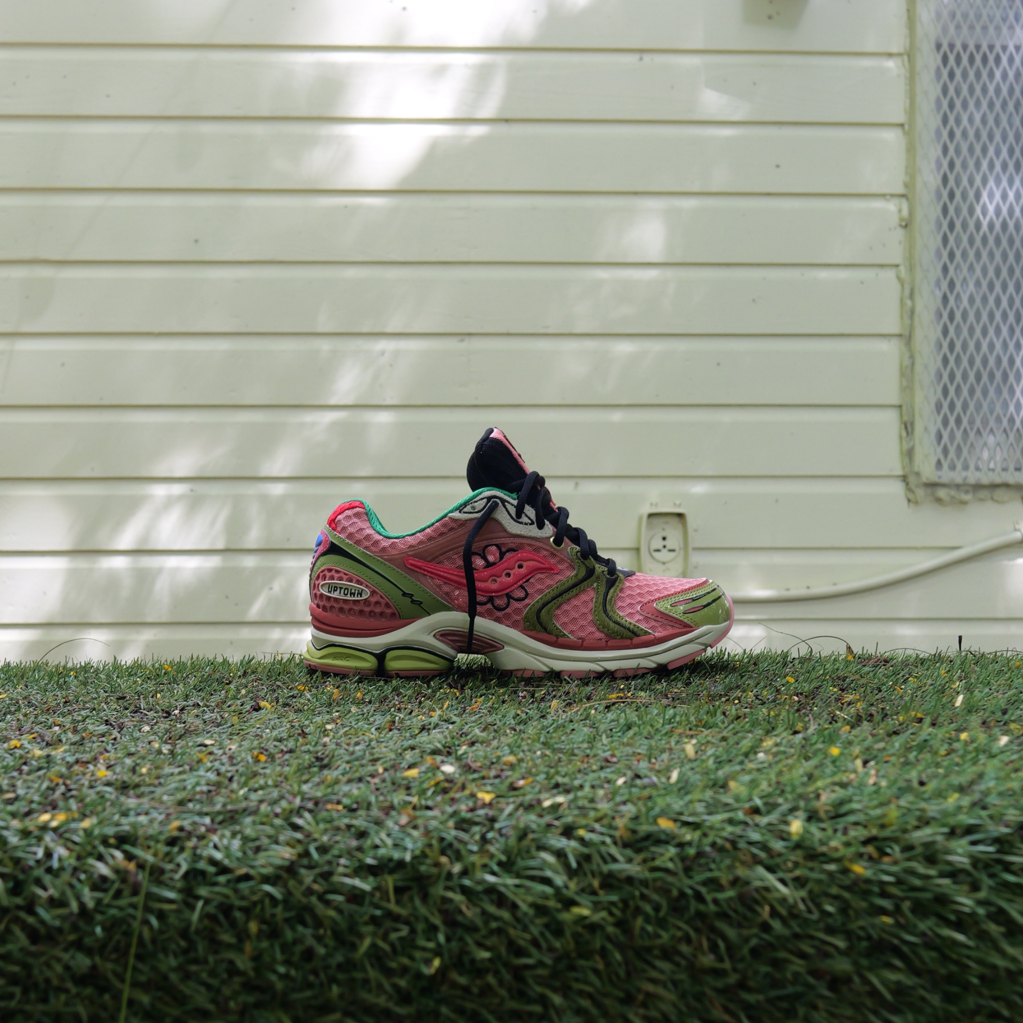 SAUCONY X JAE TIPS Progrid Triumph 4 Virginia Creeper (Peach/Leaf) - VIP Saucony