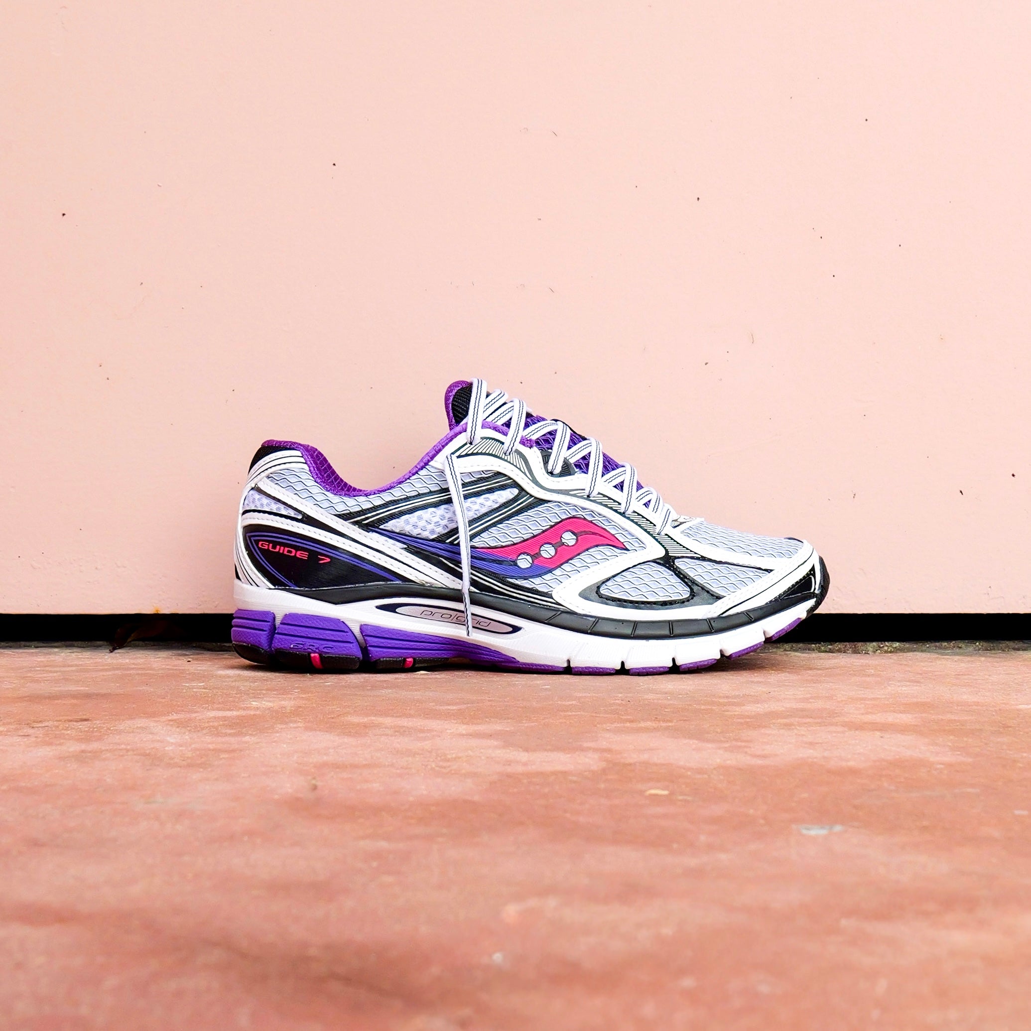 Mens Saucony ProGrid Guide 7 (White/Drupe)