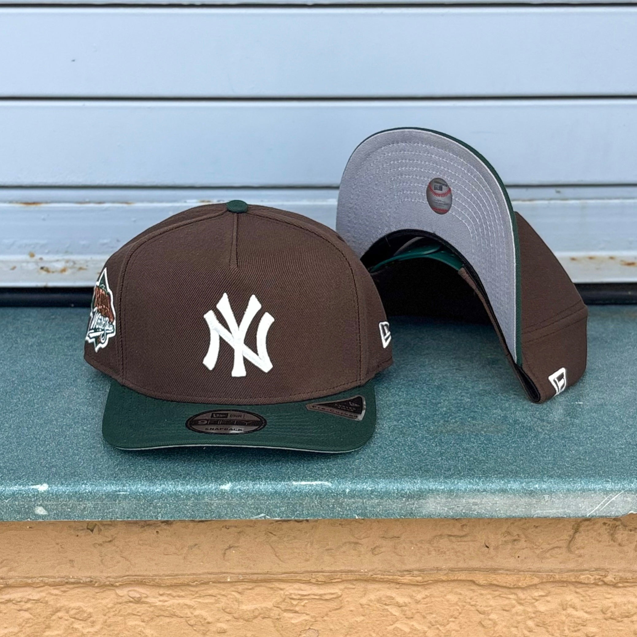 New Era New York Yankees 1999 World Series Grey UV 9Fifty A-Frame Snapback (Brown/Dark Green)