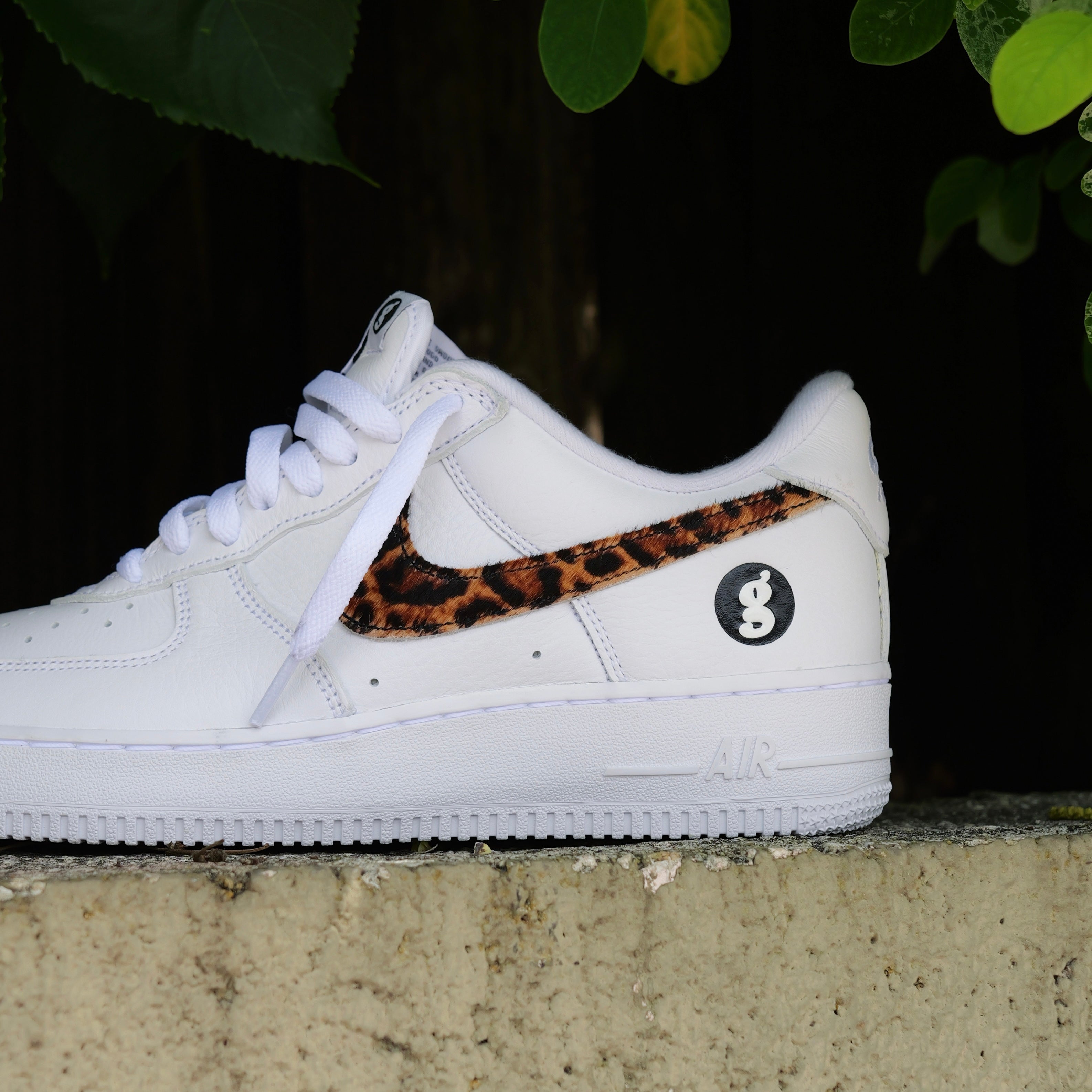 Nike x Supreme Air Force 1 Low SP (White/Cheetah) - Nike
