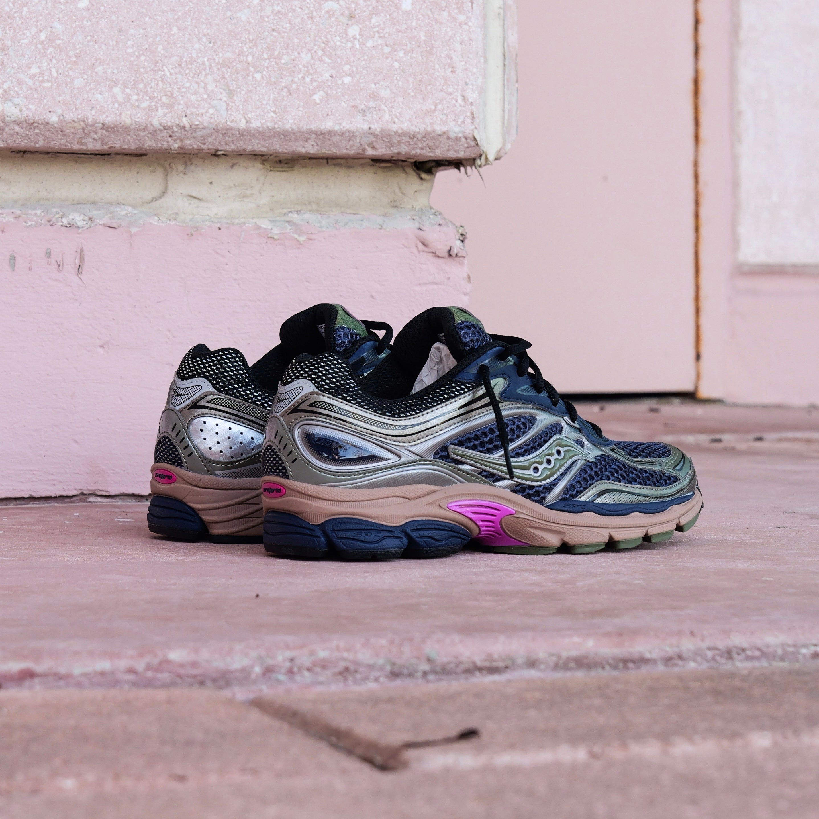 Mens Saucony ProGrid Omni 9 Disrupt (Blue Brush)