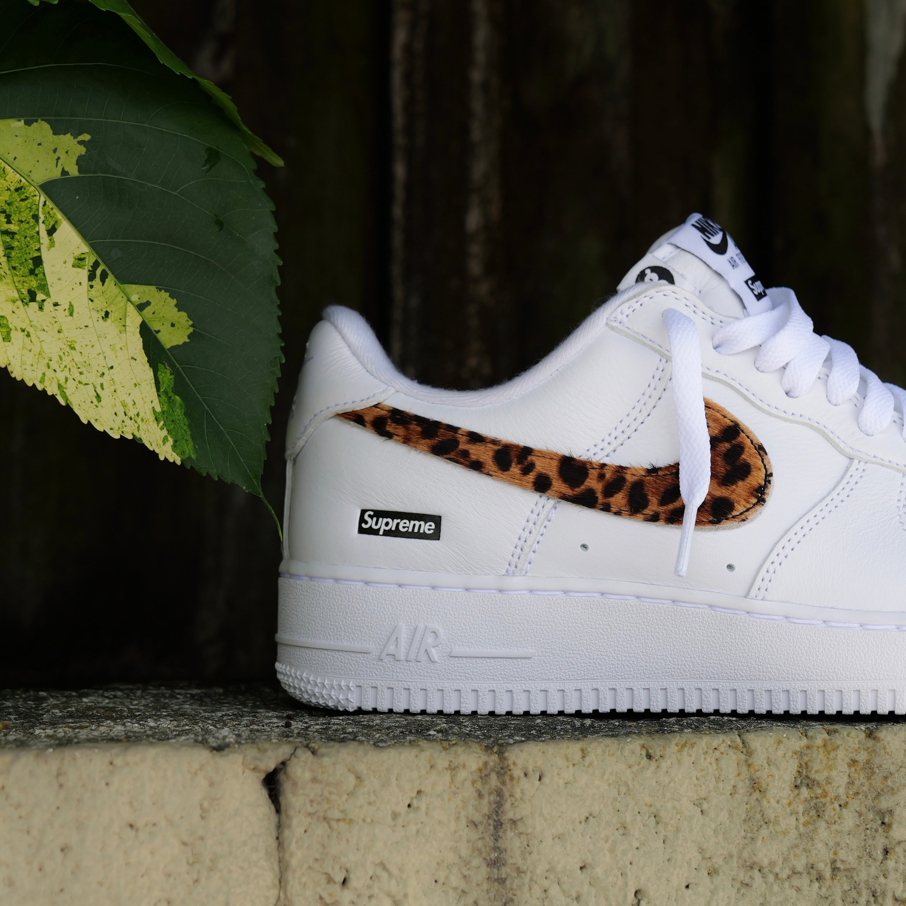 Nike x Supreme Air Force 1 Low SP (White/Cheetah) - Nike