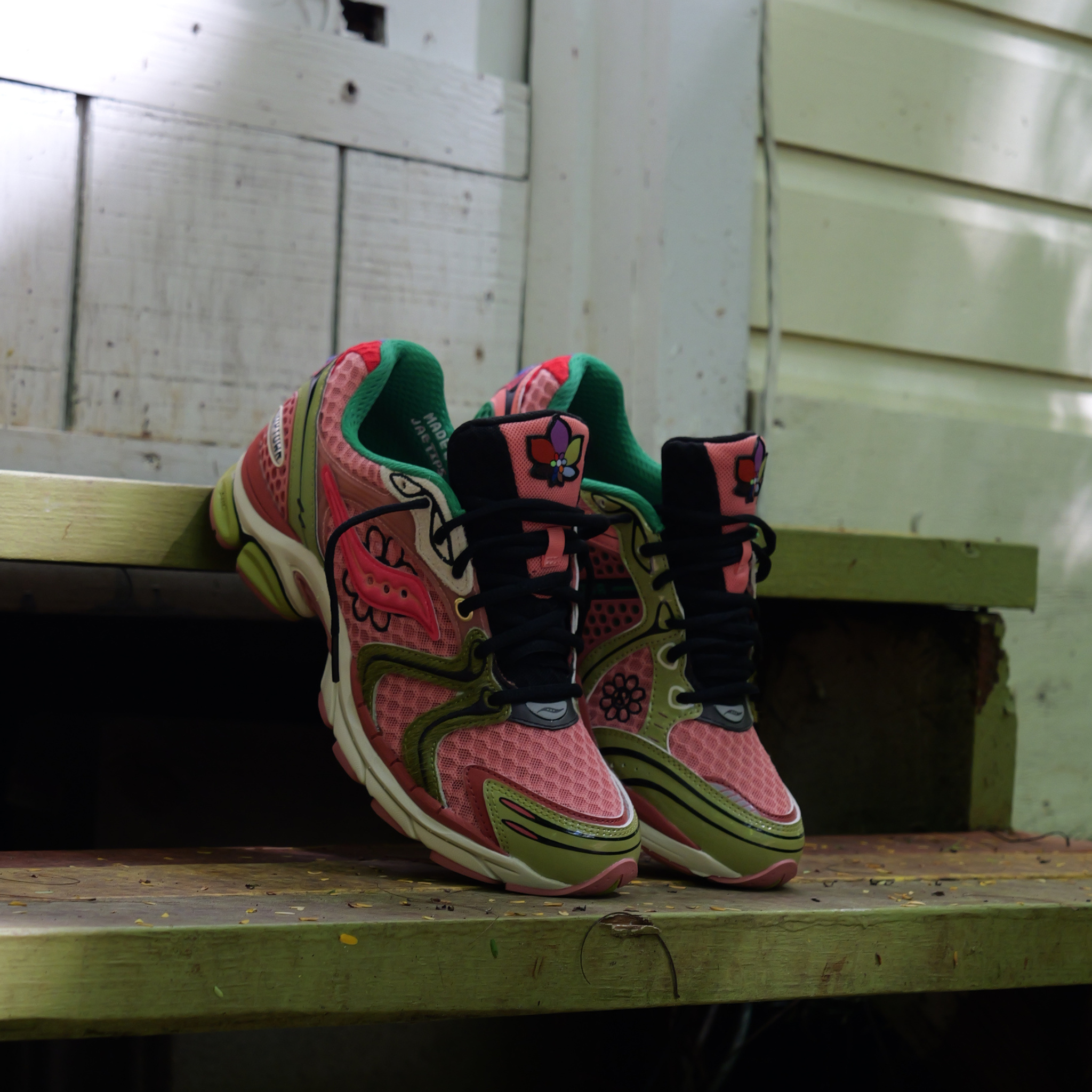 SAUCONY X JAE TIPS Progrid Triumph 4 Virginia Creeper (Peach/Leaf) - VIP Saucony