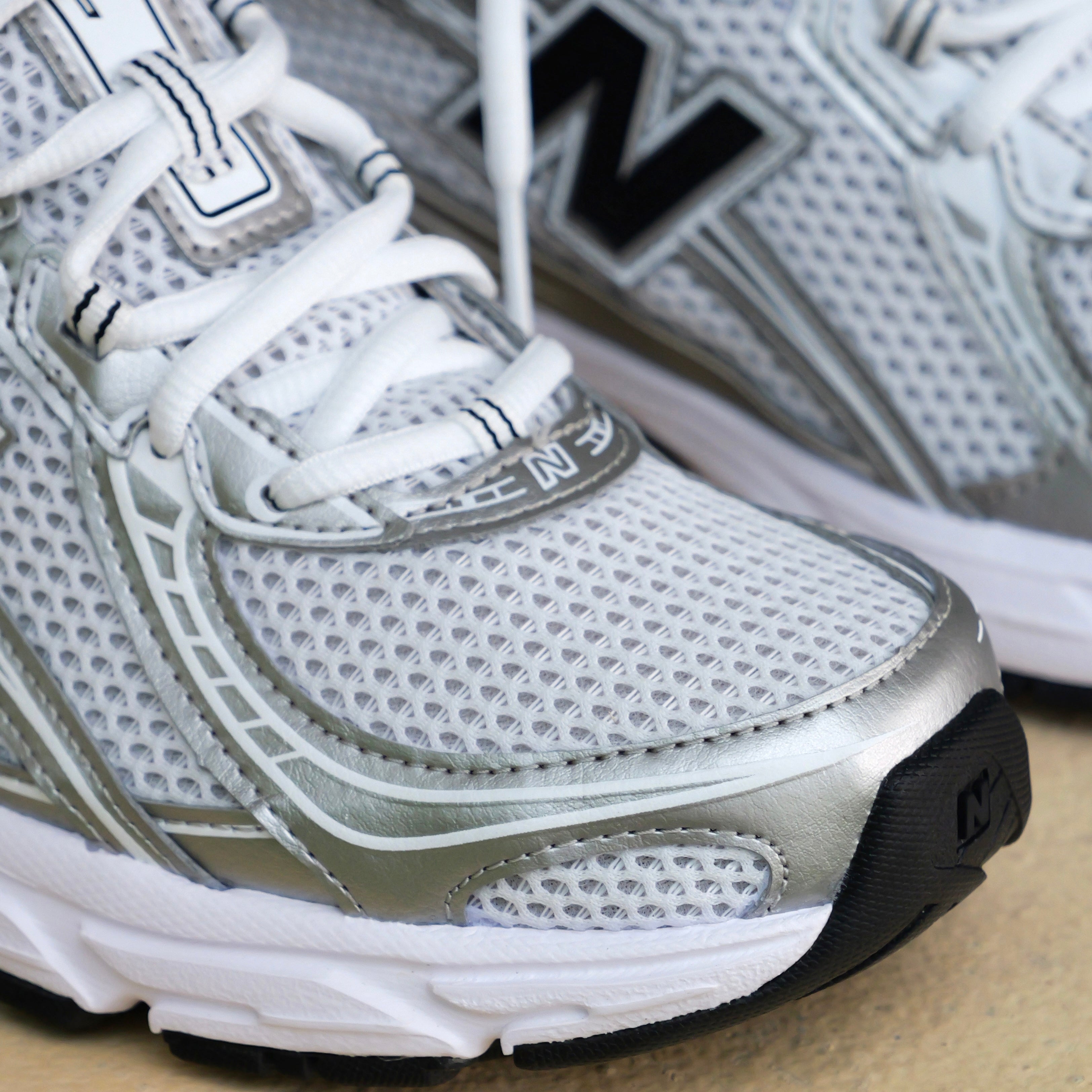 Mens New Balance 740 (White/Silver Metallic/Black) - U740NW2 - New Balance