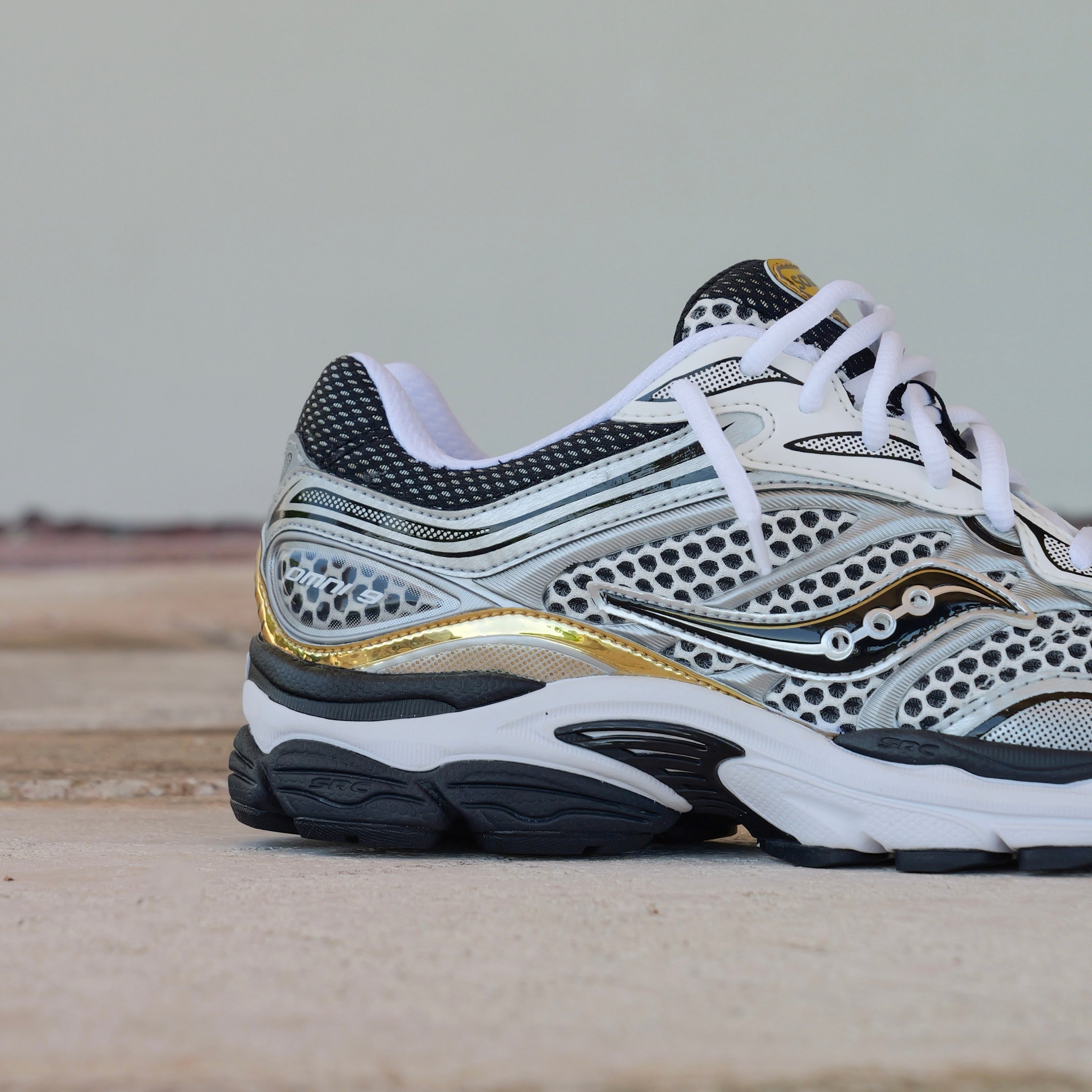 Mens Saucony ProGrid Omni 9 (Silver/Gold) - Saucony