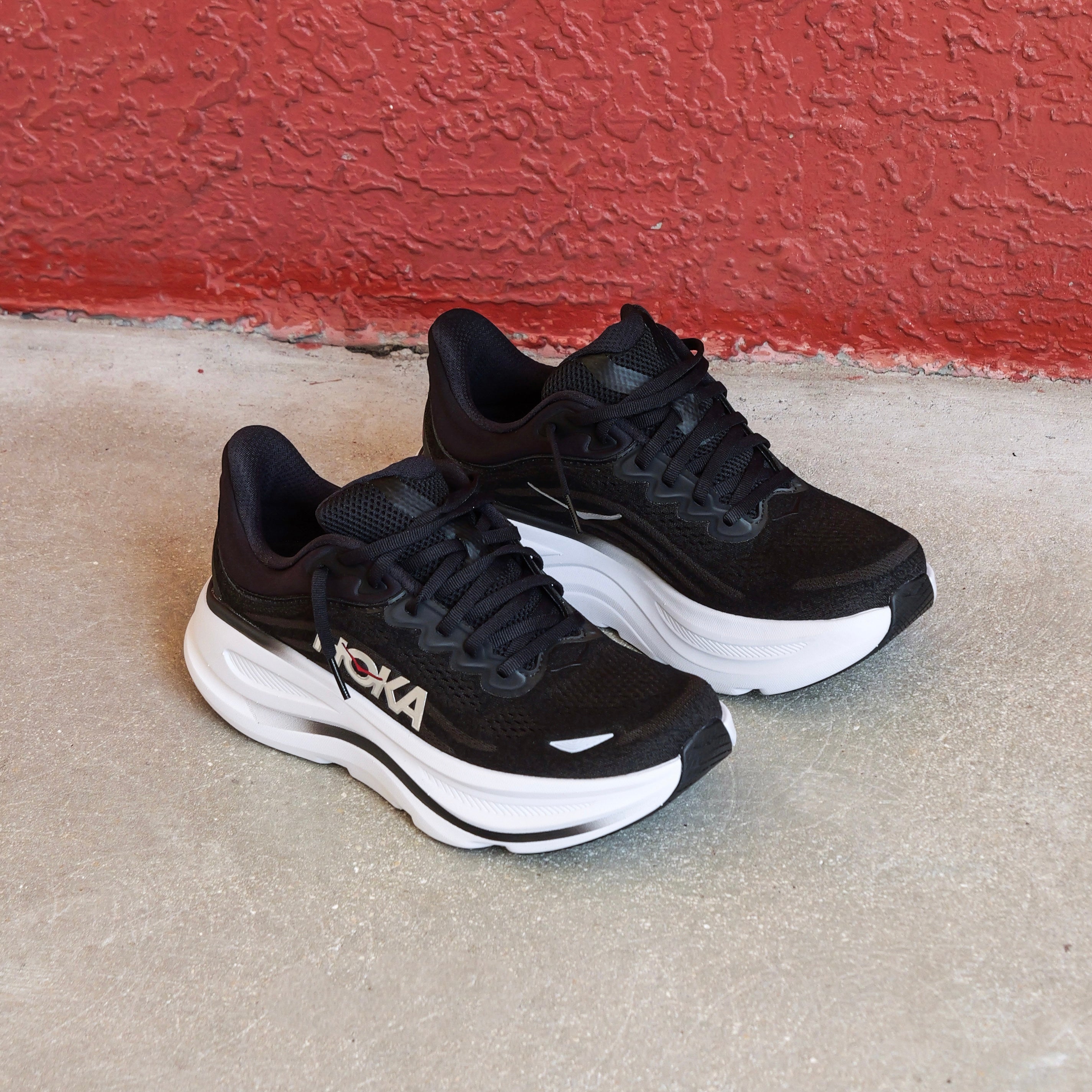 Mens HOKA Bondi 9 (Black/White) - HOKA