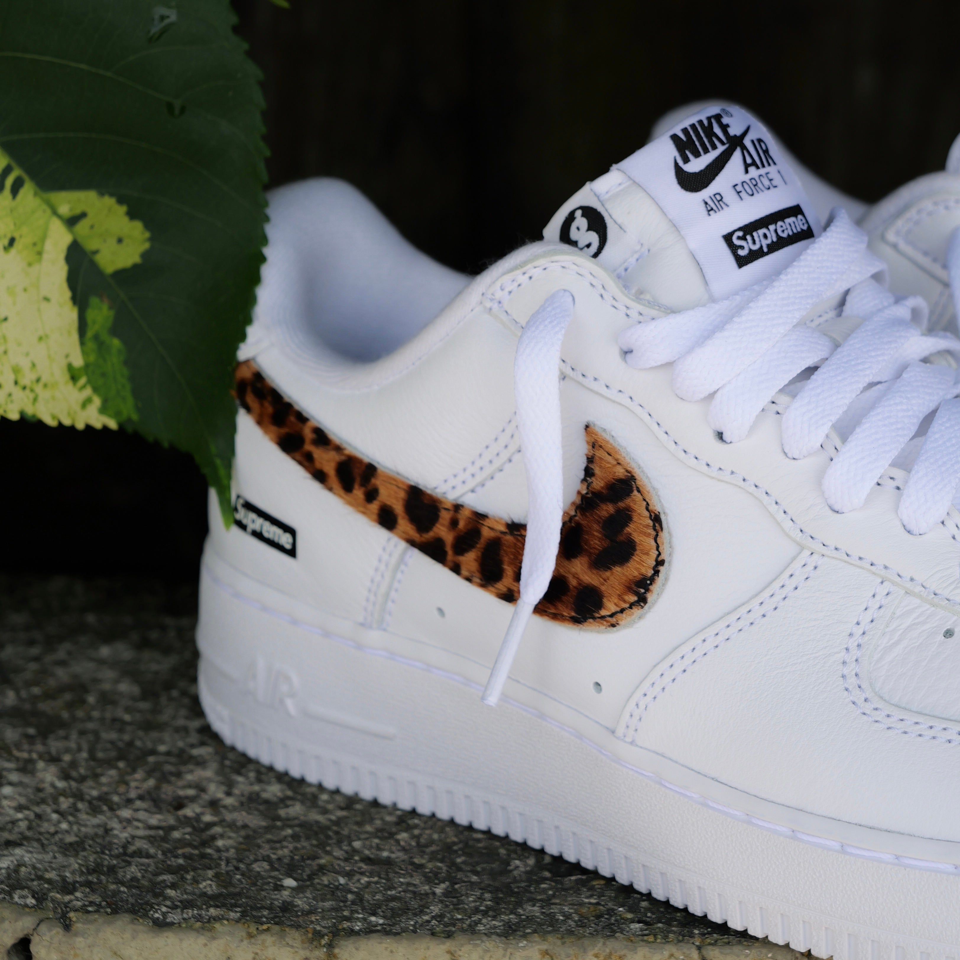 Nike x Supreme Air Force 1 Low SP (White/Cheetah) - Nike