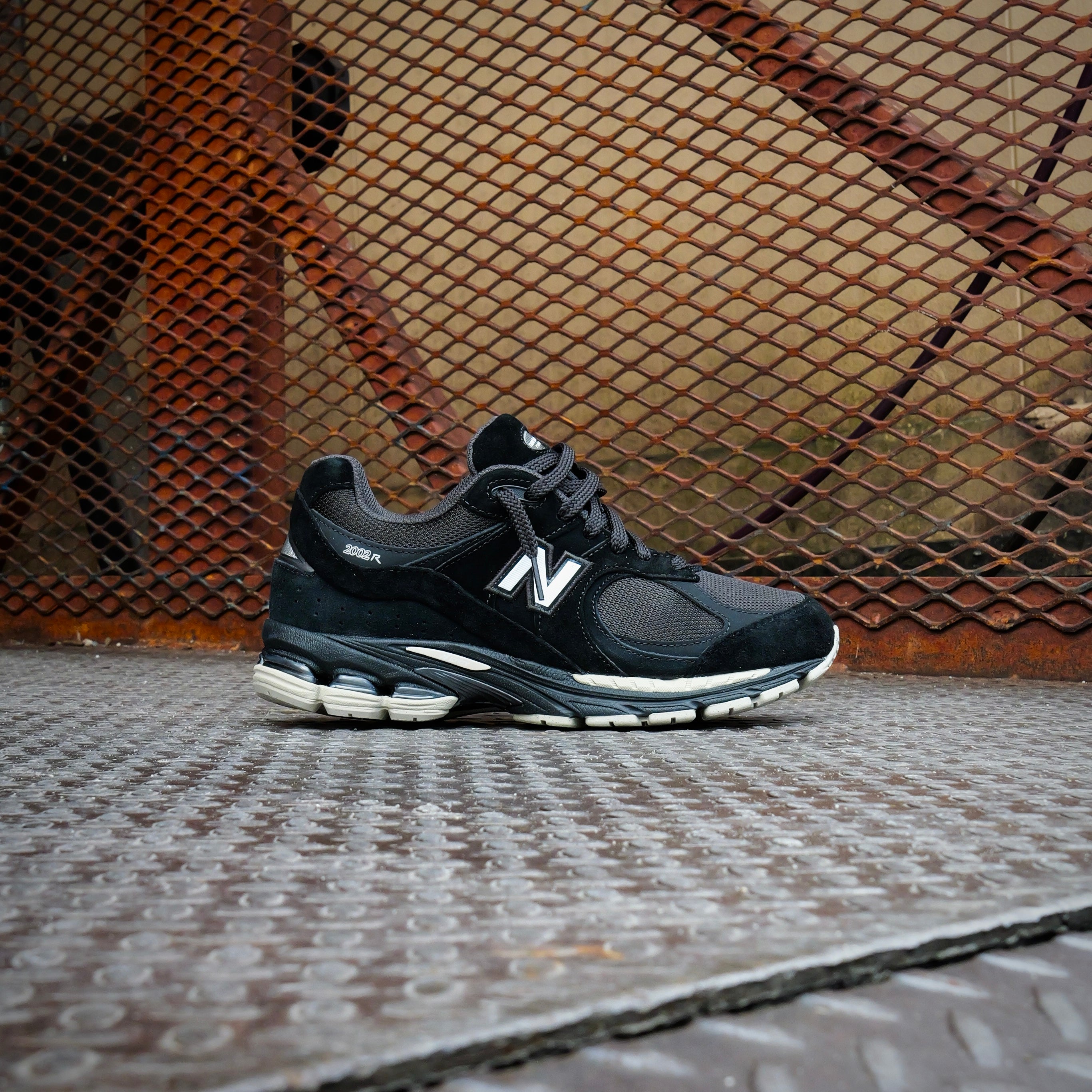 Mens New Balance 2002R (Black/Off White) - U2002RL - New Balance