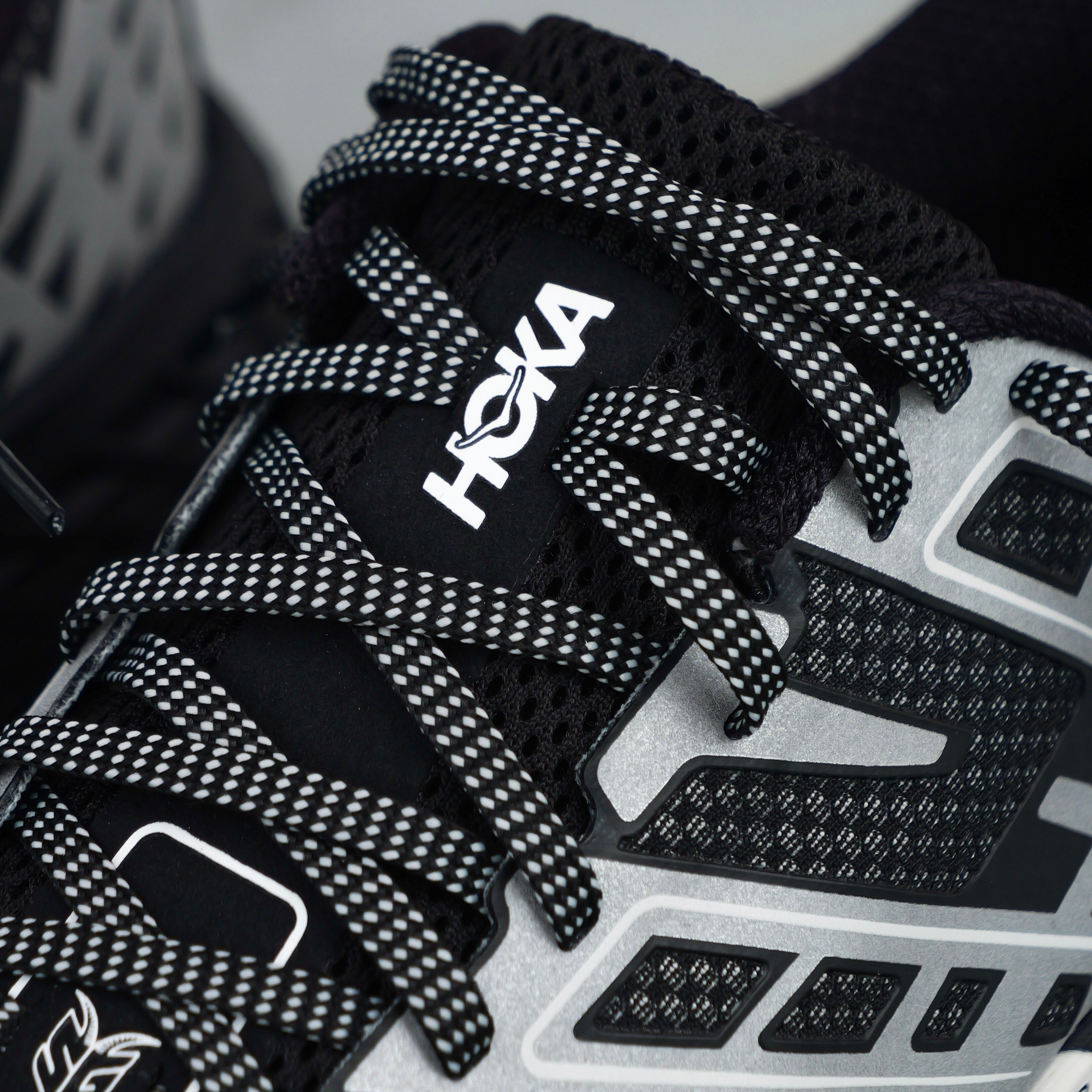Hoka SpeedGoat 2 TS BKSTR (Black / Stardust)