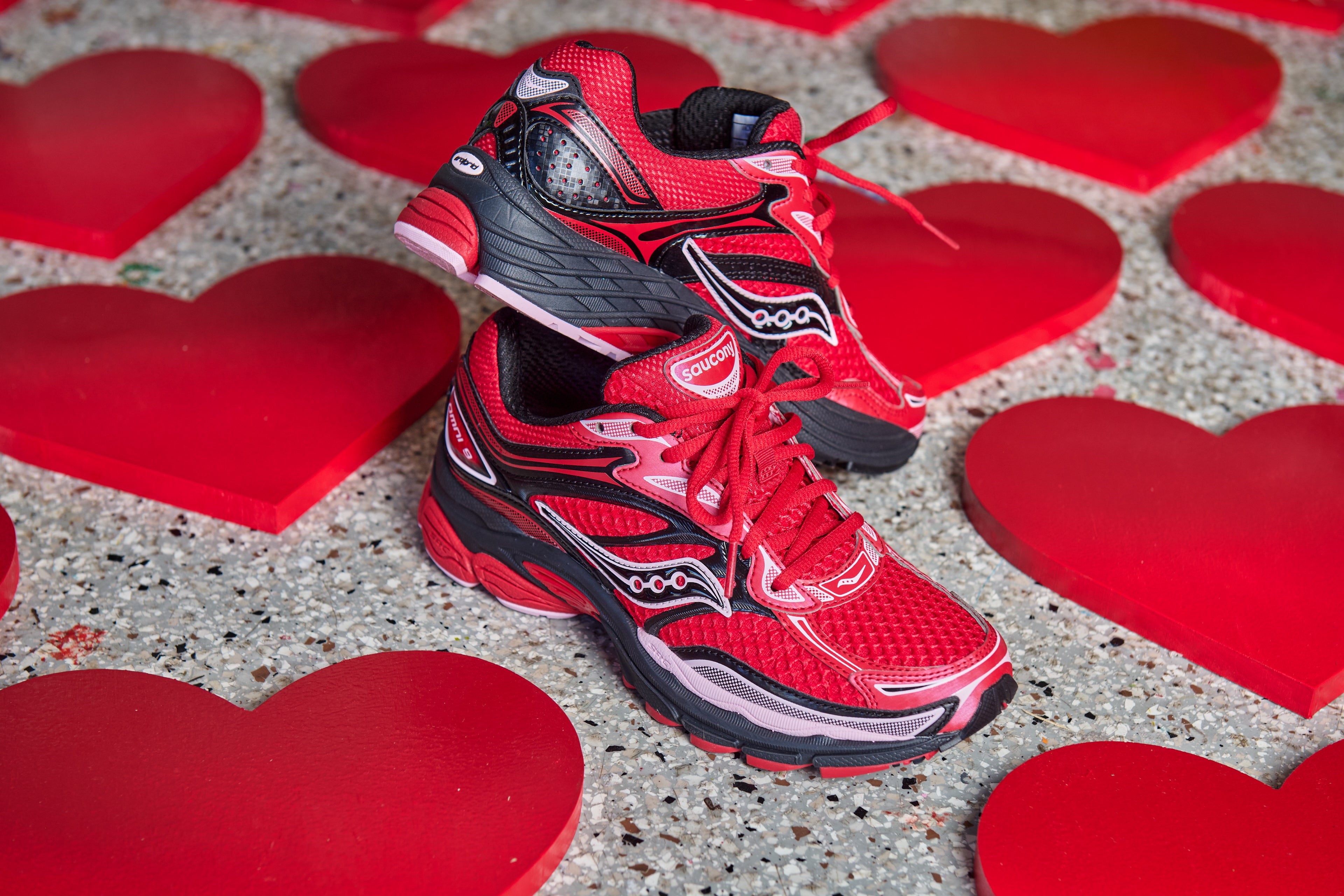 Mens Saucony ProGrid Omni 9 St.Valentine (Red/Black)