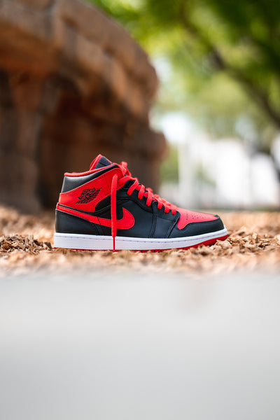 Mens Air Jordan 1 Mid (Bred Toe) - Nike