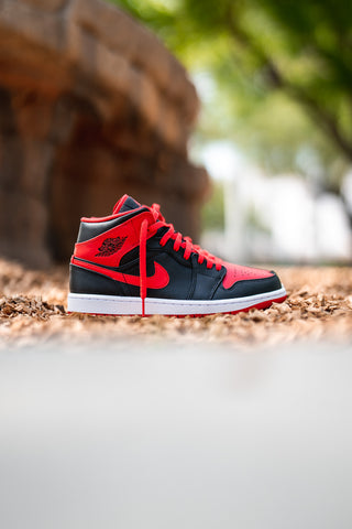Mens Air Jordan 1 Mid (Bred Toe) - Nike
