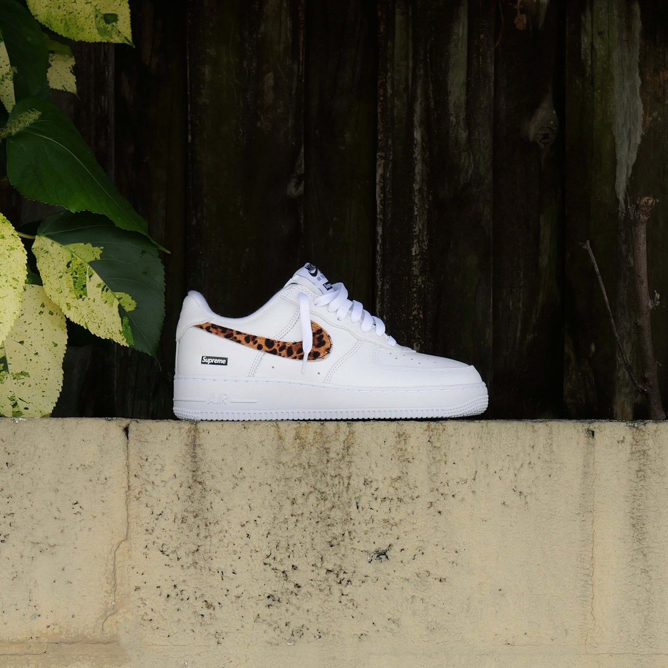 Nike x Supreme Air Force 1 Low SP (White/Cheetah) - Nike