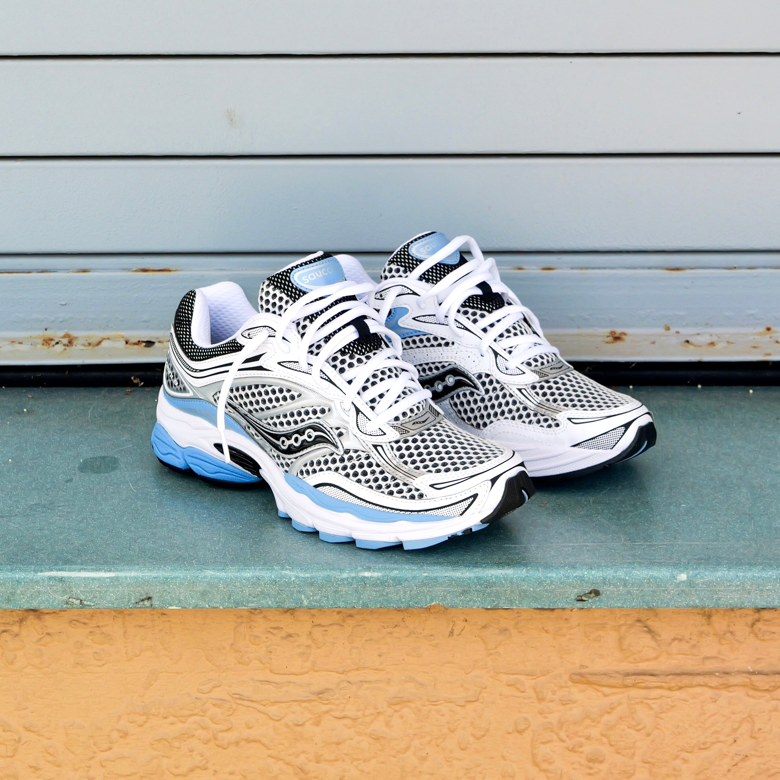 Mens Saucony ProGrid Omni 9 (Blissful/White)