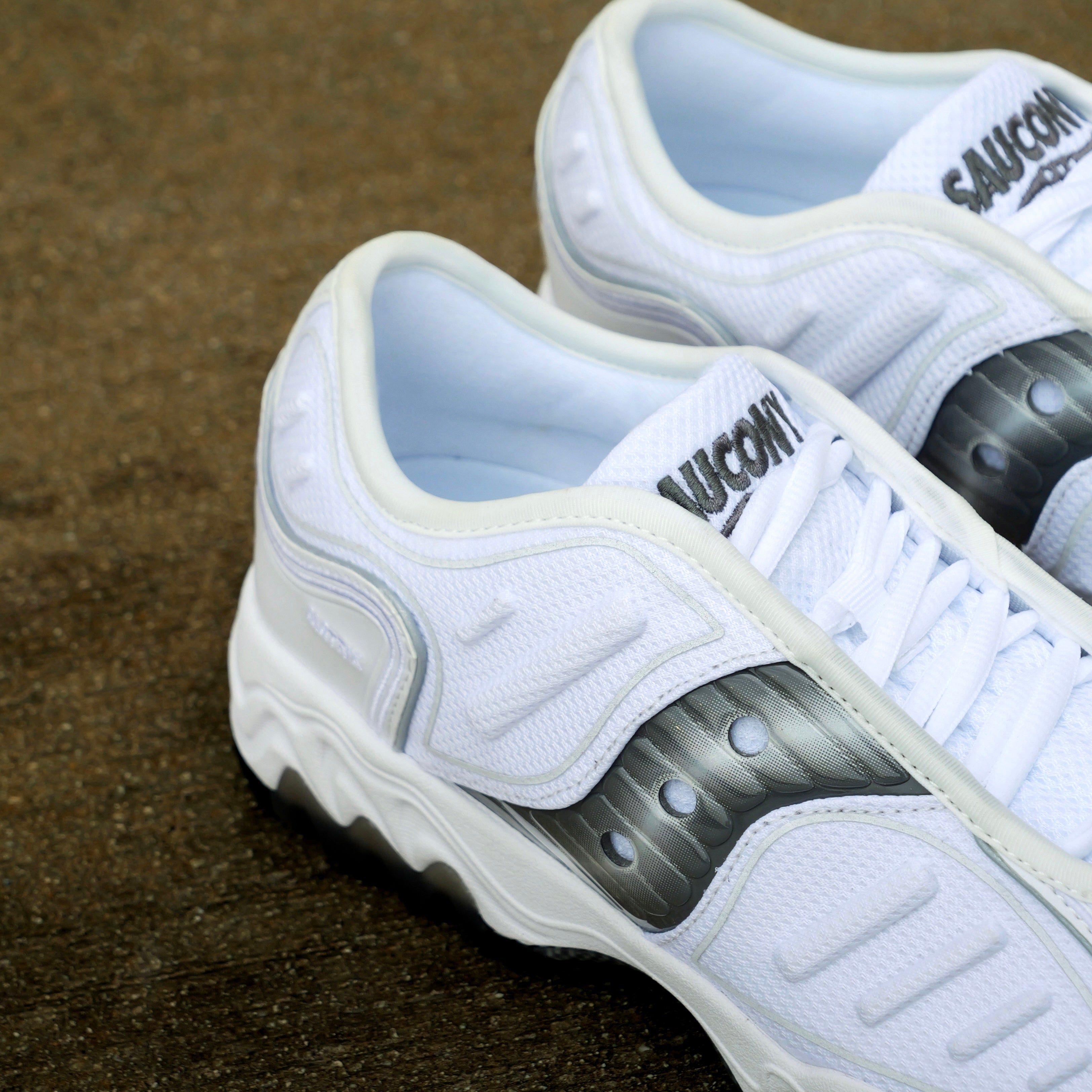 Saucony "Matrix" (White/Metallic) - Saucony