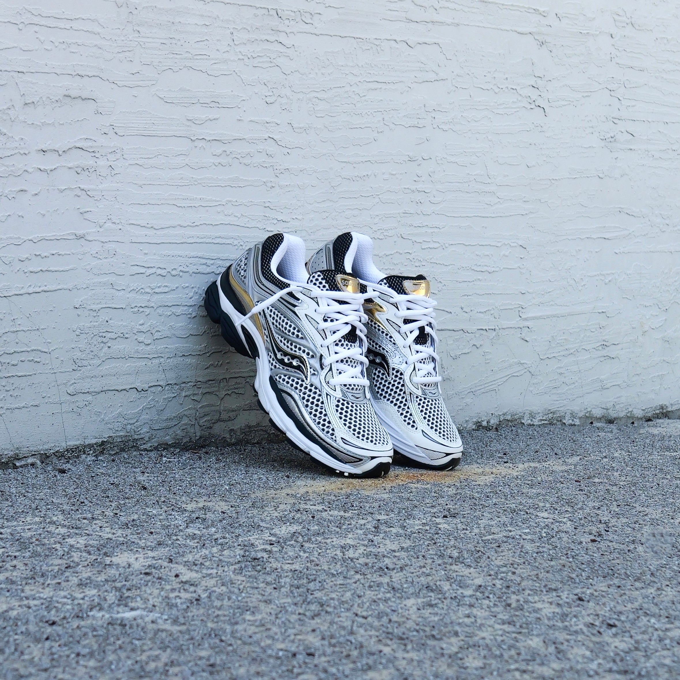 Mens Saucony ProGrid Omni 9 (Silver/Gold) - Saucony