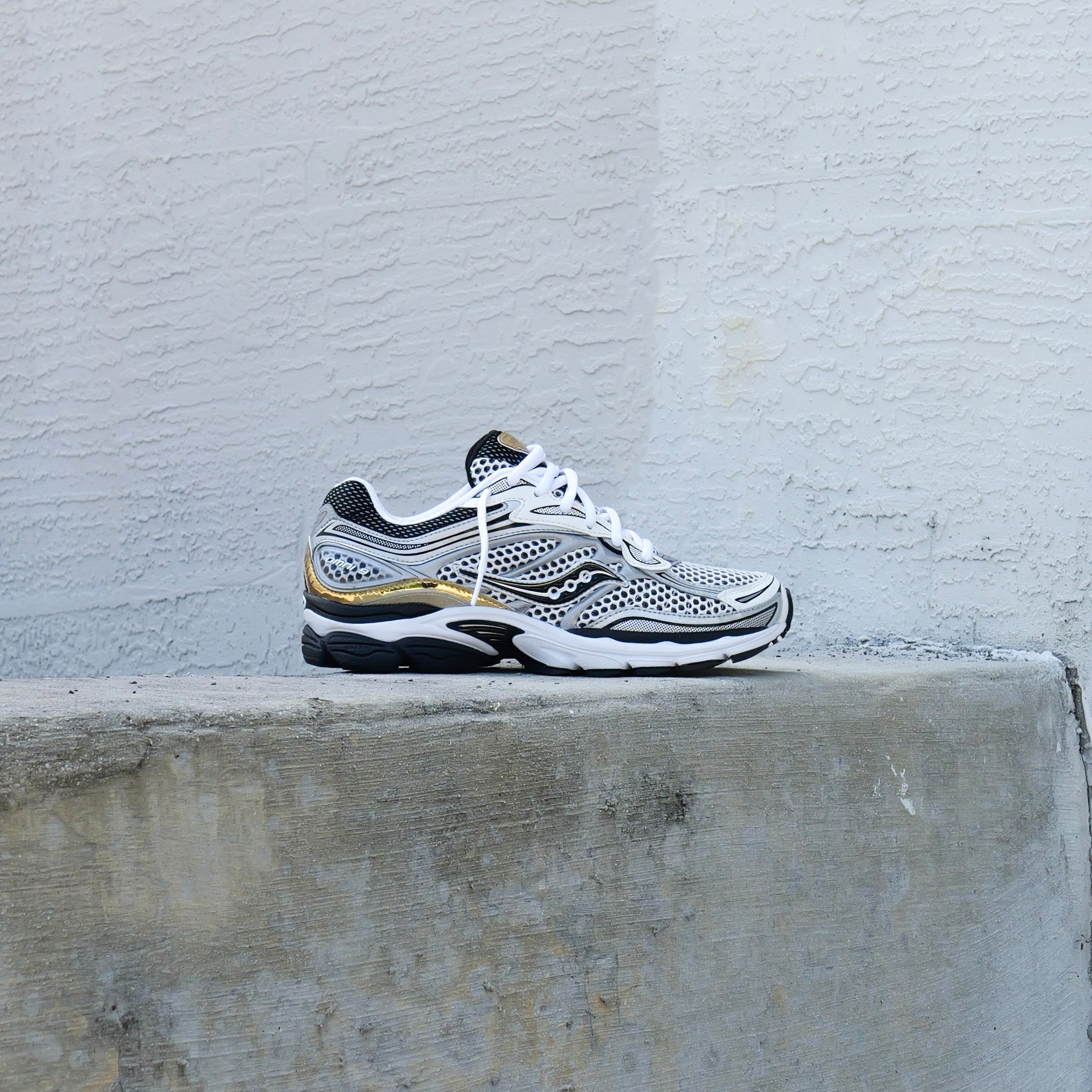 Mens Saucony ProGrid Omni 9 (Silver/Gold) - Saucony