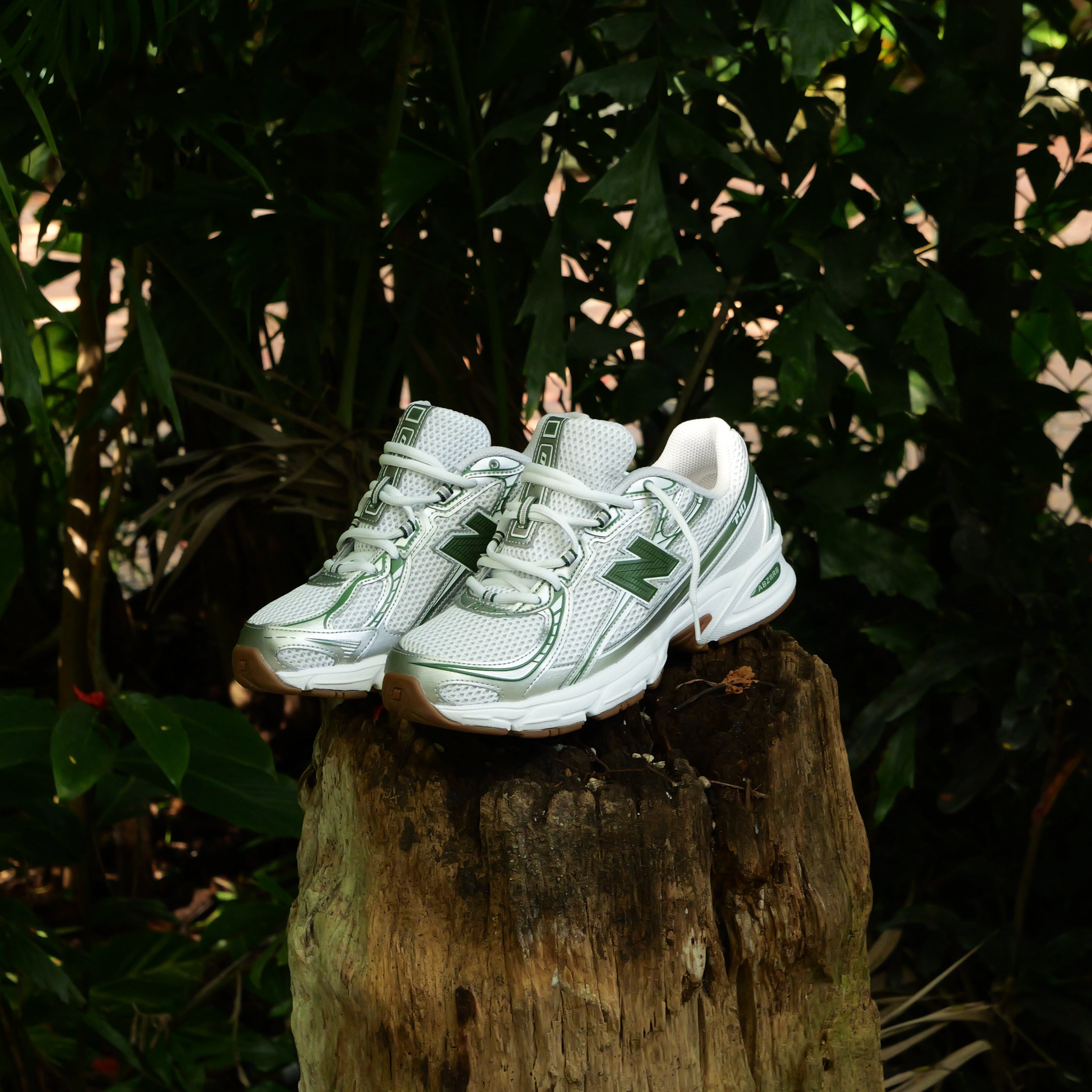 Mens New Balance 740SF2 (Metallic Silver/Green) - New Balance