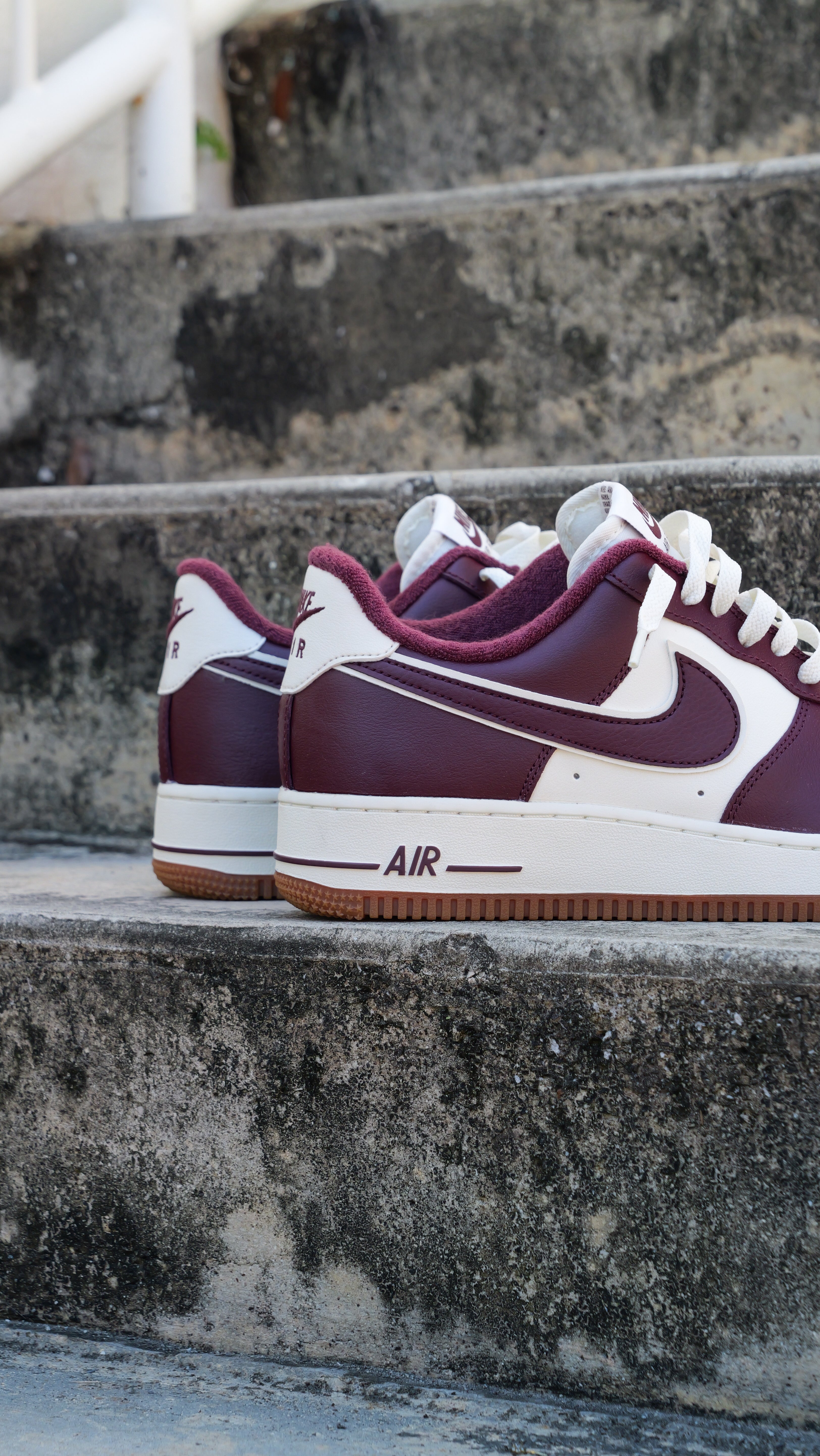 Nike Air Force 1 '07 LV8 (SAIL/MAROON) - Nike