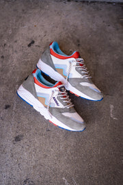 Karhu Aria 95 (Abbey Stone/Silver) - Karhu