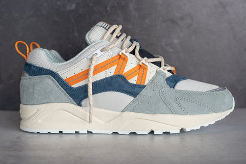 Karhu Fusion 2.0 (Pigeon/Dark Cheddar) - Karhu