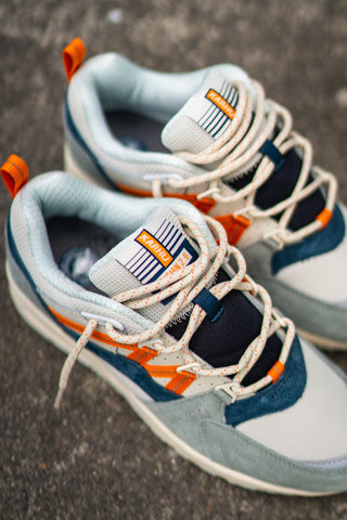 Karhu Fusion 2.0 (Pigeon/Dark Cheddar) - Karhu