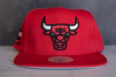 Mitchell & Ness Chicago Bulls Snapback (Red) - Mitchell & Ness
