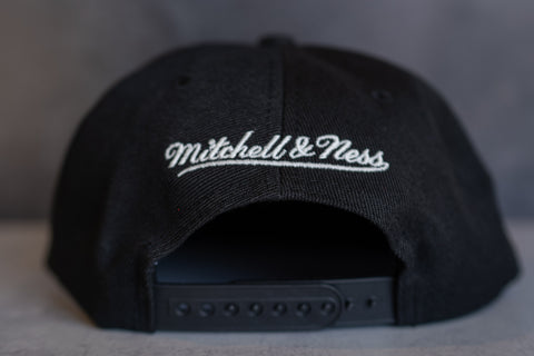 Mitchell & Ness Chicago Bulls Snapback (Black/Red) - Mitchell & Ness