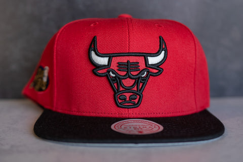 Mitchell & Ness Chicago Bulls Snapback (Red/Black) - Mitchell & Ness